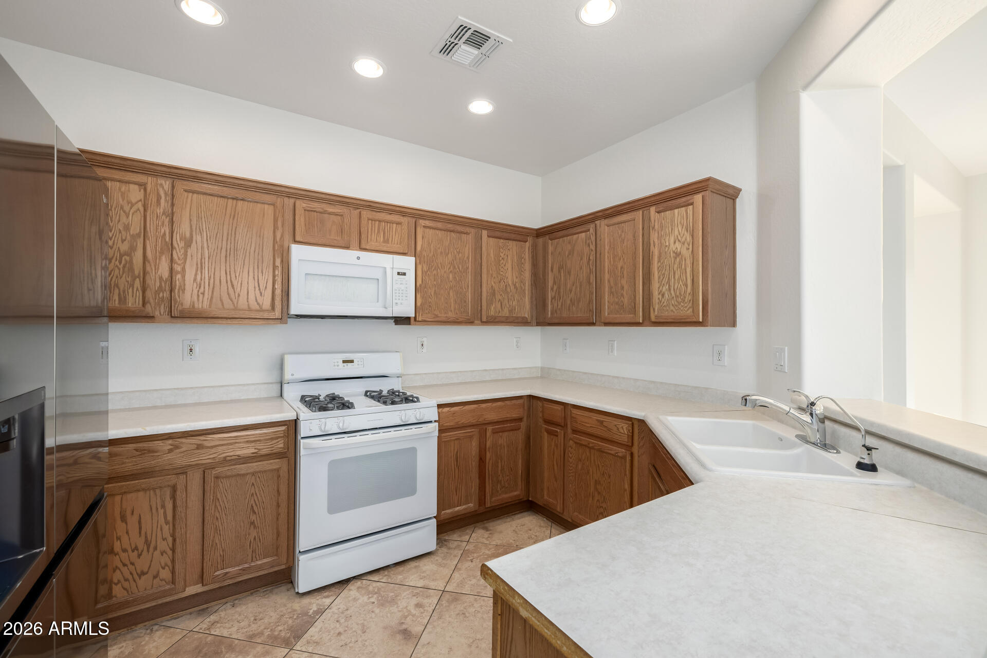 2419 W WARREN Drive