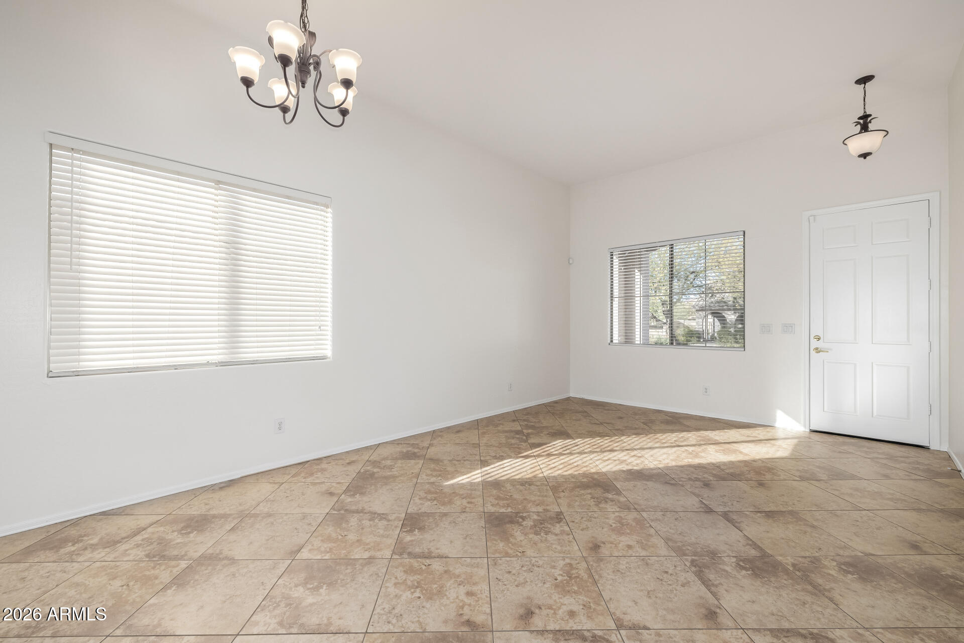 2419 W WARREN Drive