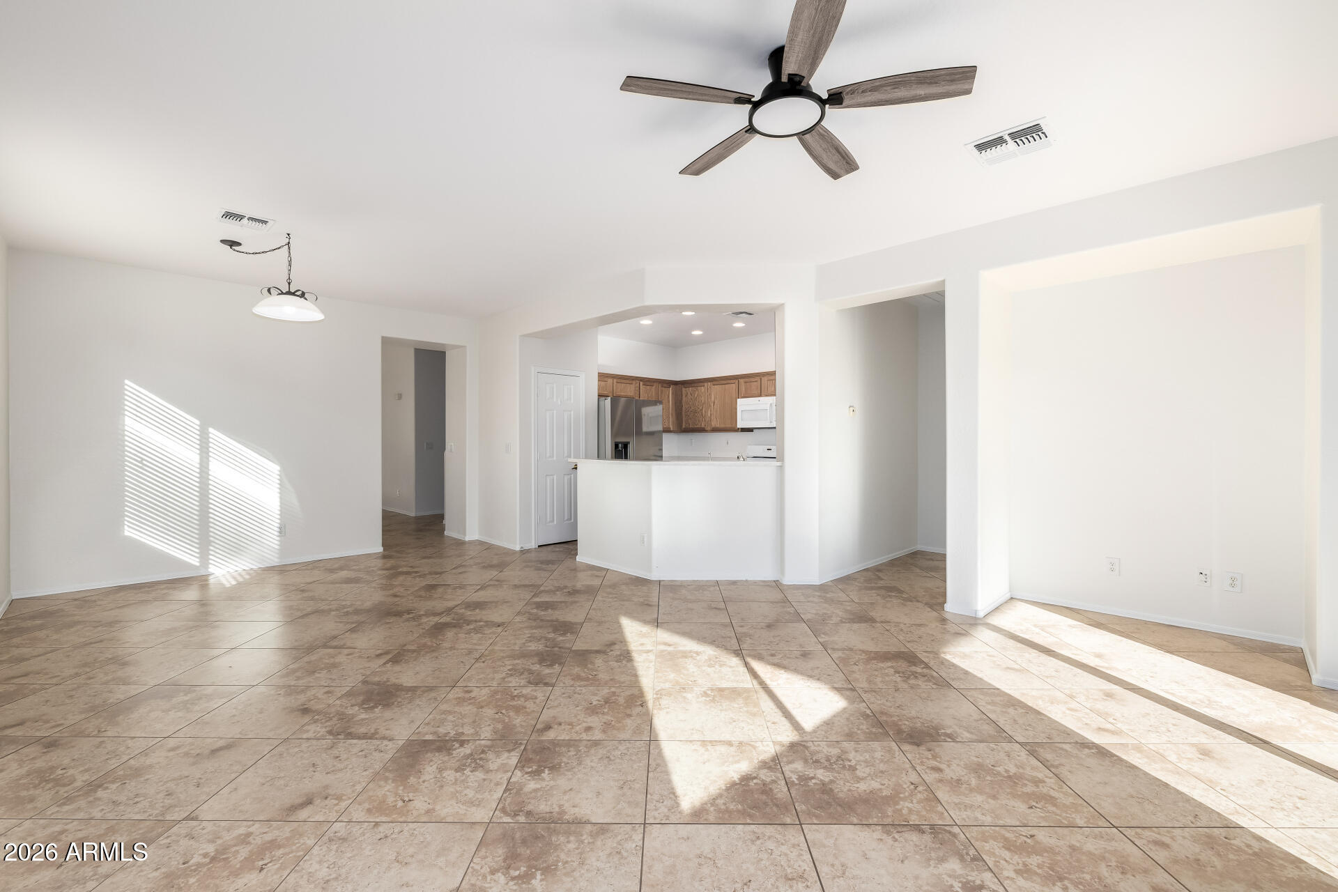 2419 W WARREN Drive