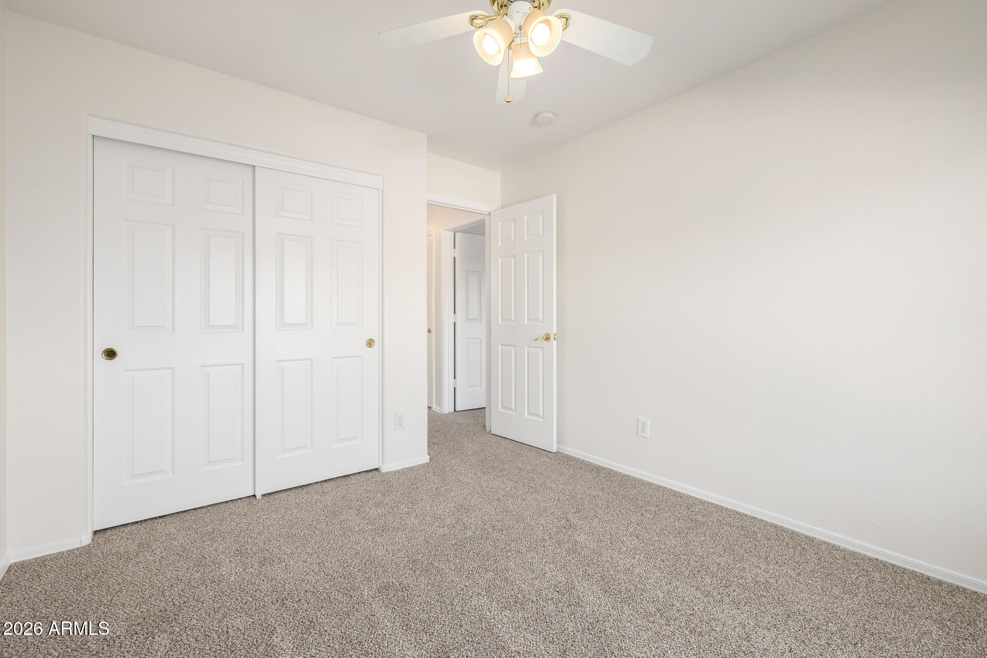 2419 W WARREN Drive