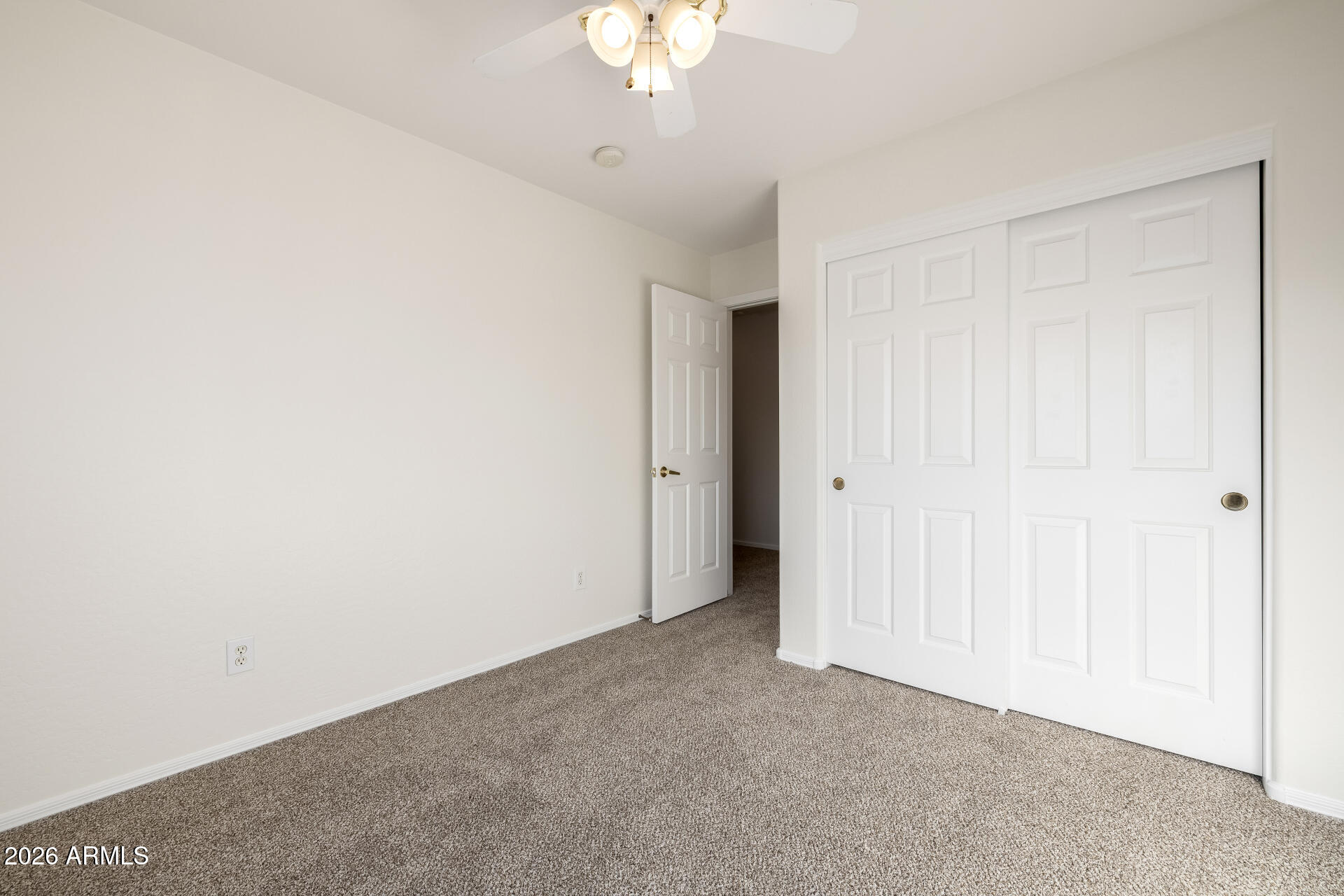 2419 W WARREN Drive