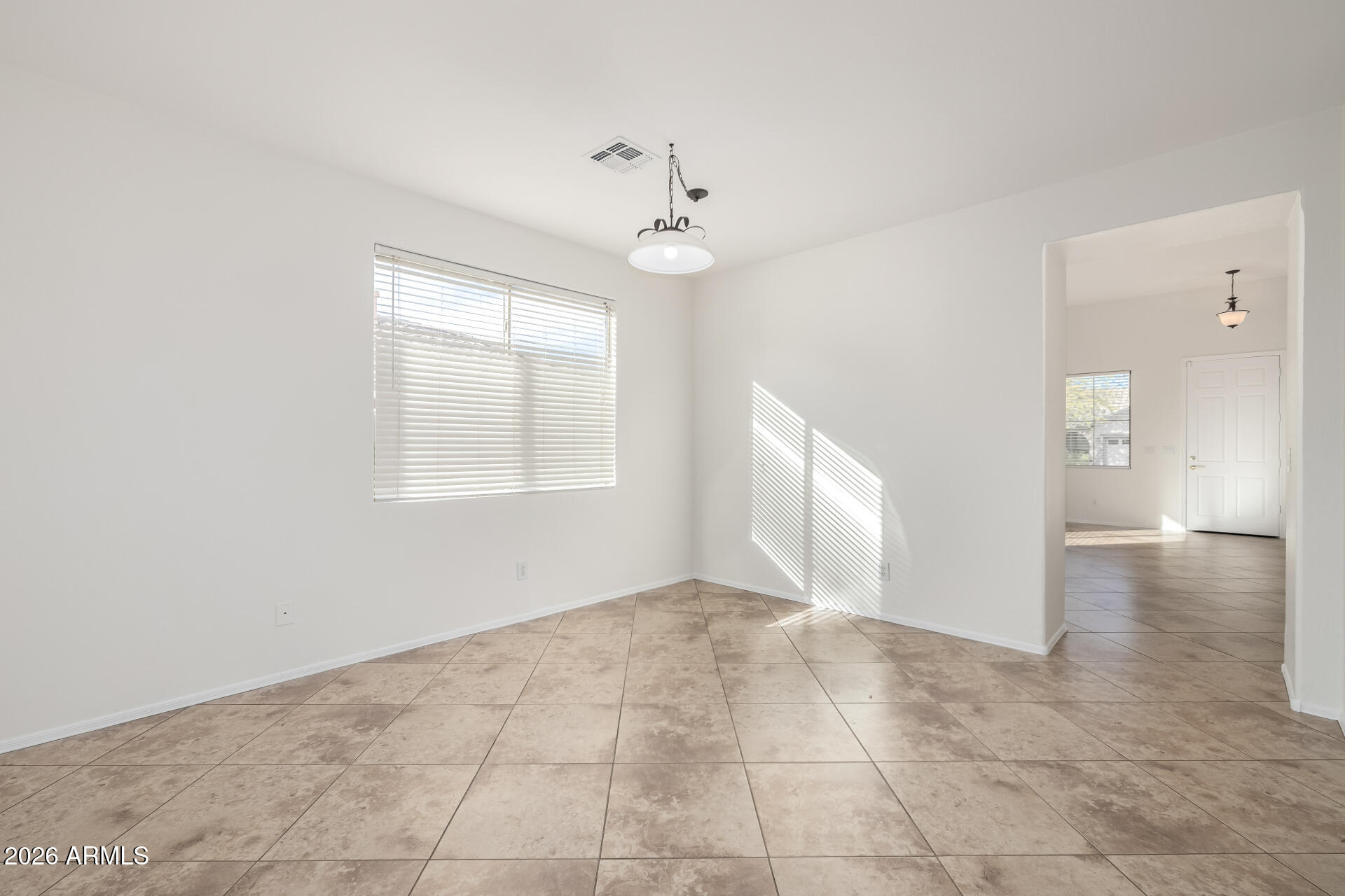 2419 W WARREN Drive