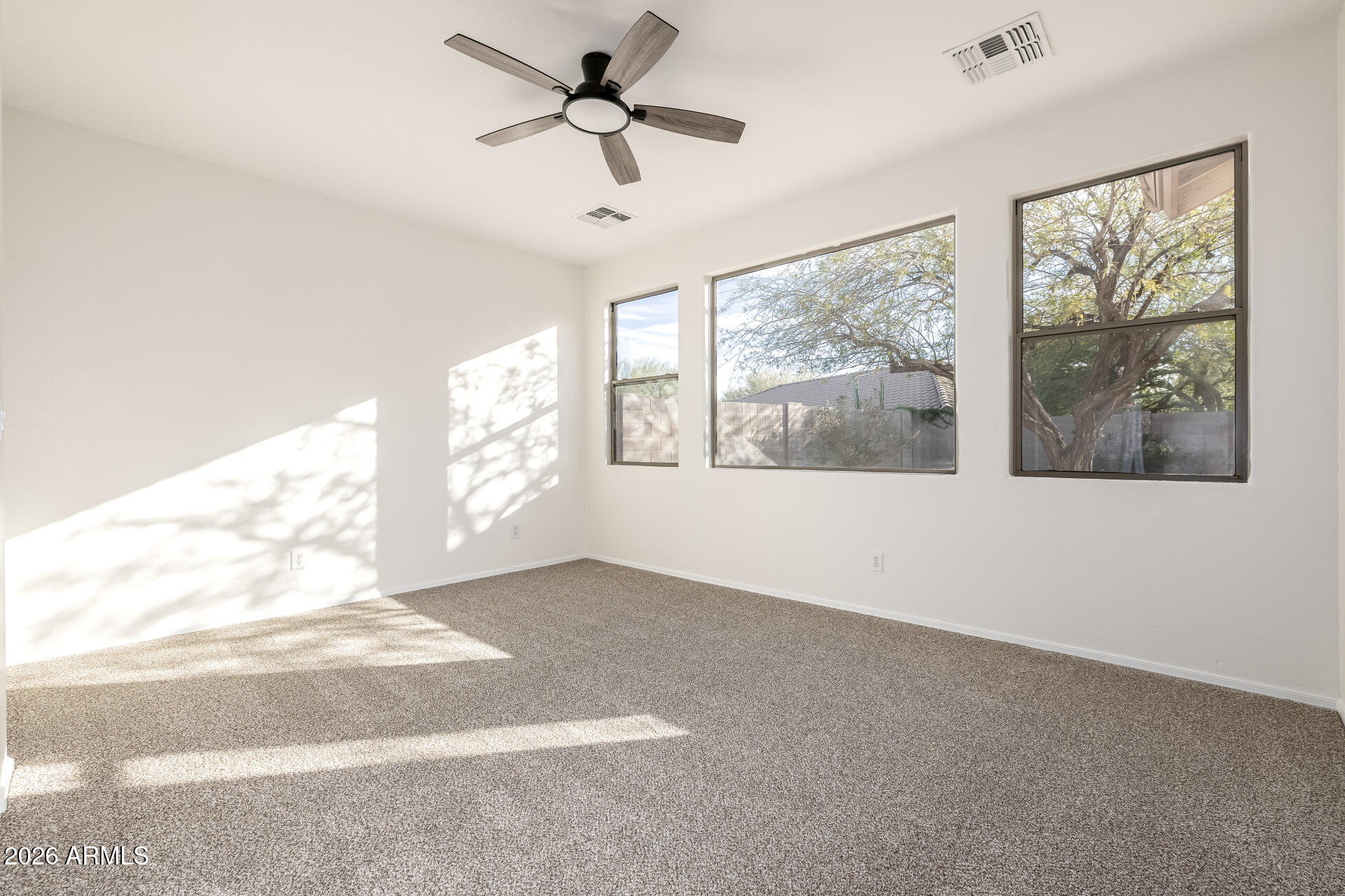 2419 W WARREN Drive
