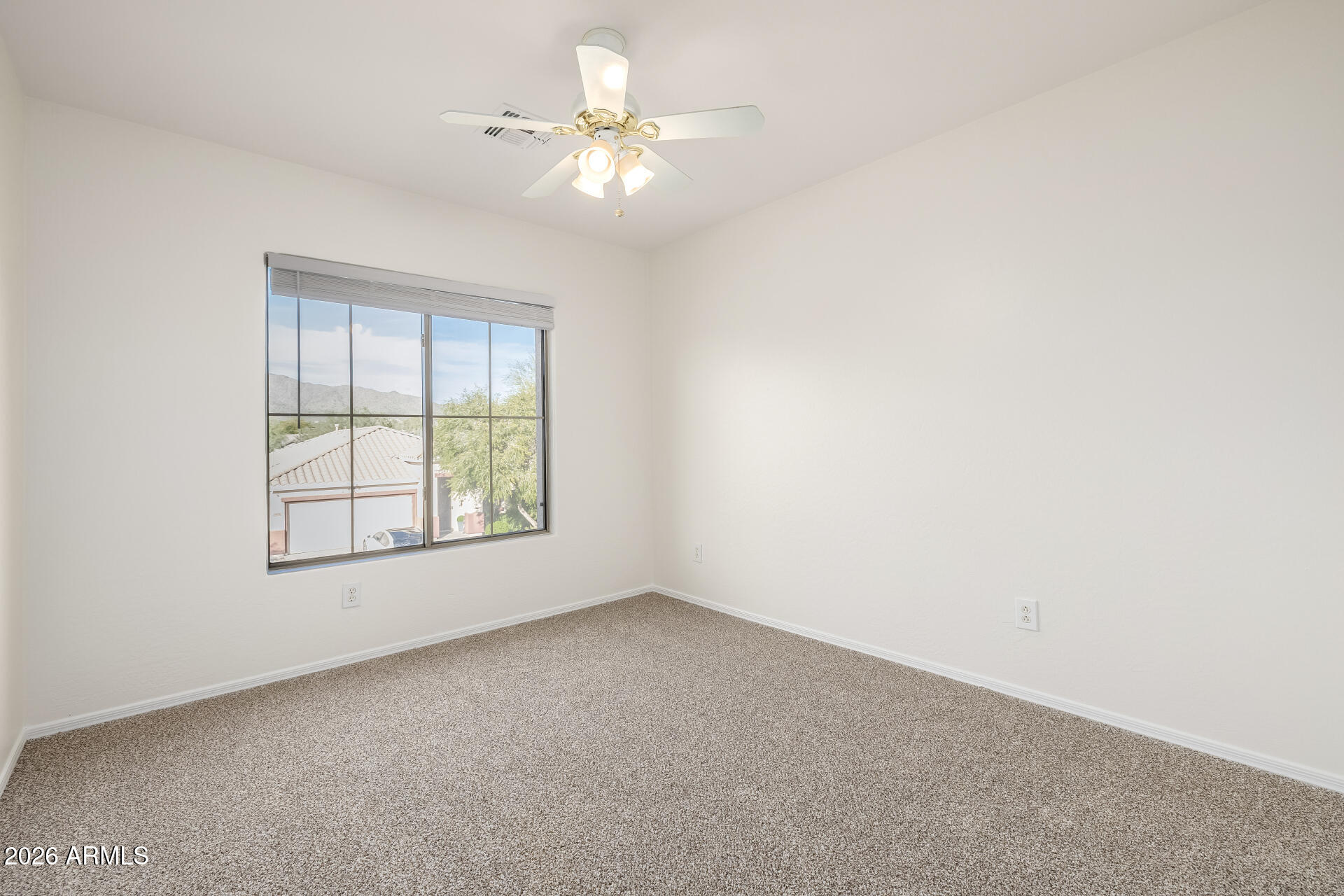 2419 W WARREN Drive