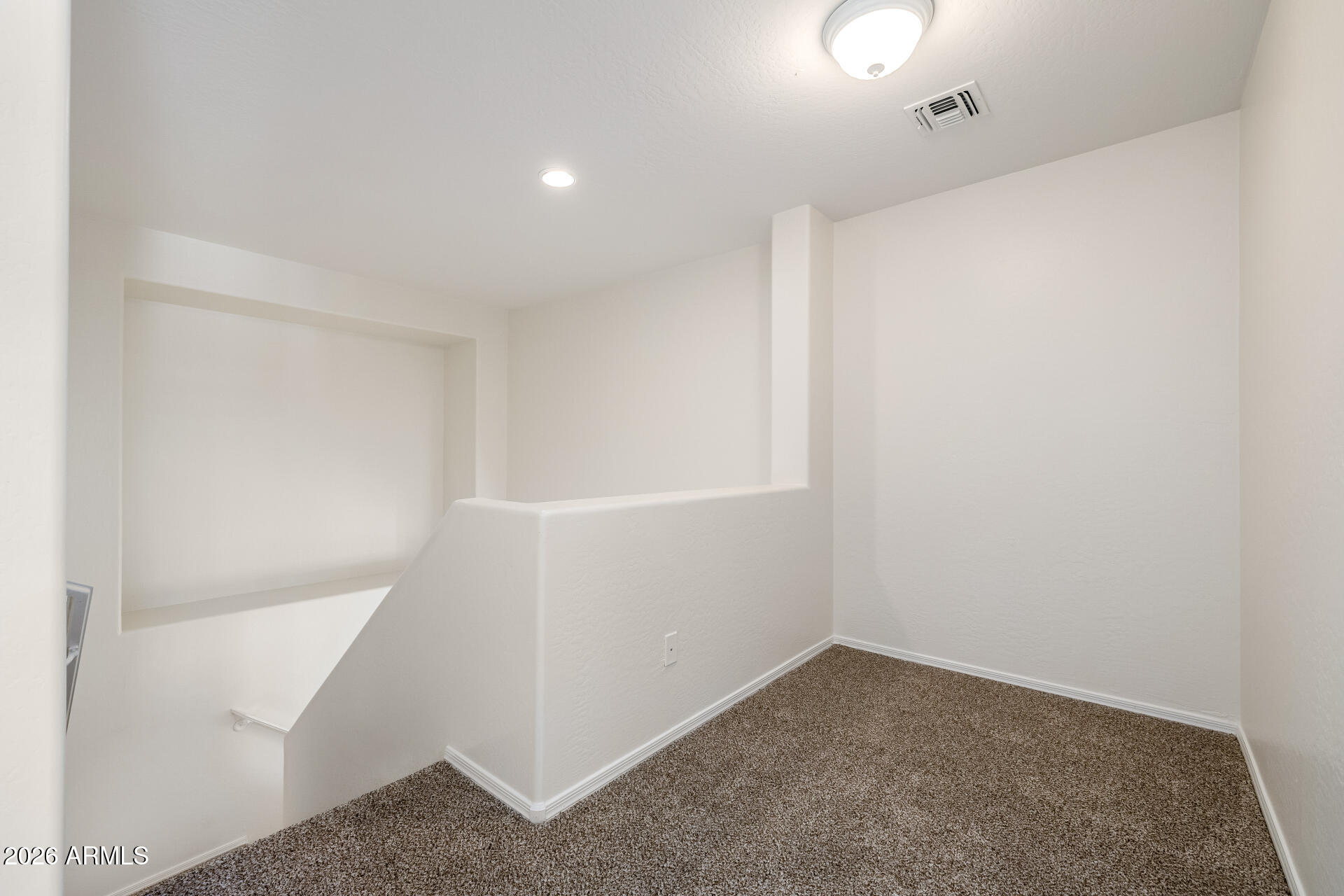 2419 W WARREN Drive