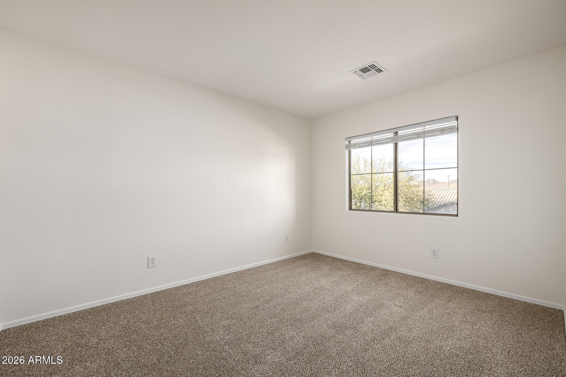 2419 W WARREN Drive