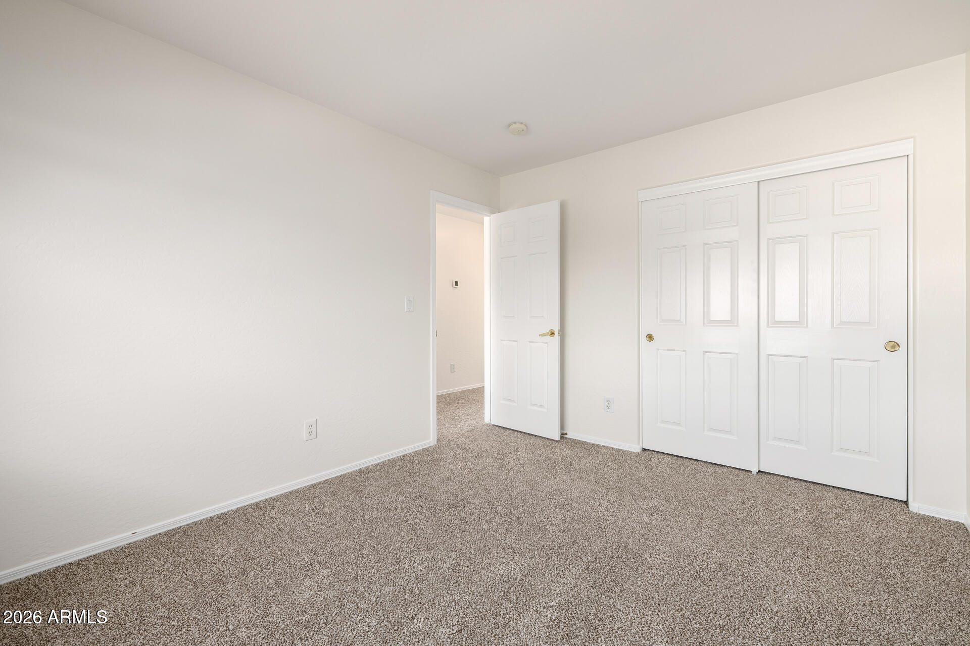 2419 W WARREN Drive