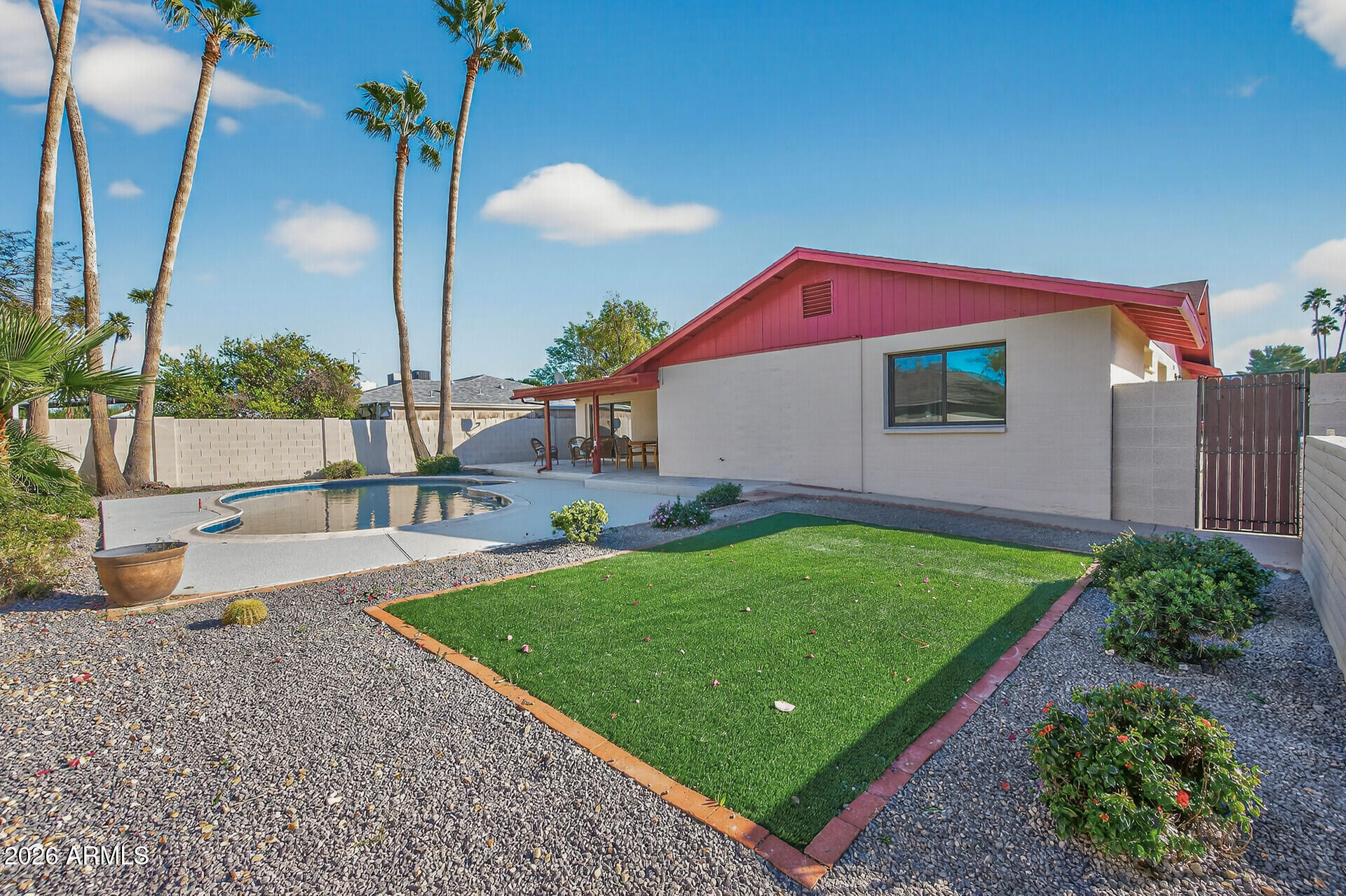 3402 E MERCER Lane
