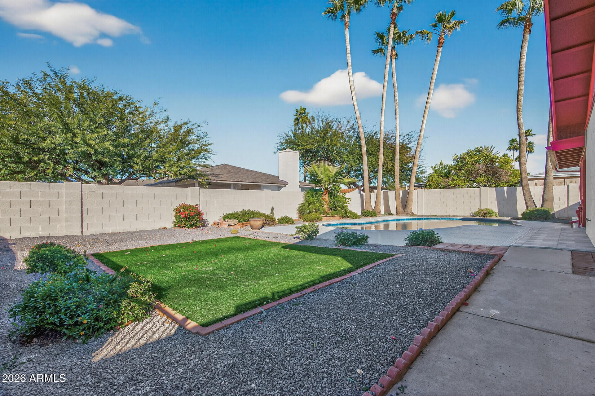 3402 E MERCER Lane