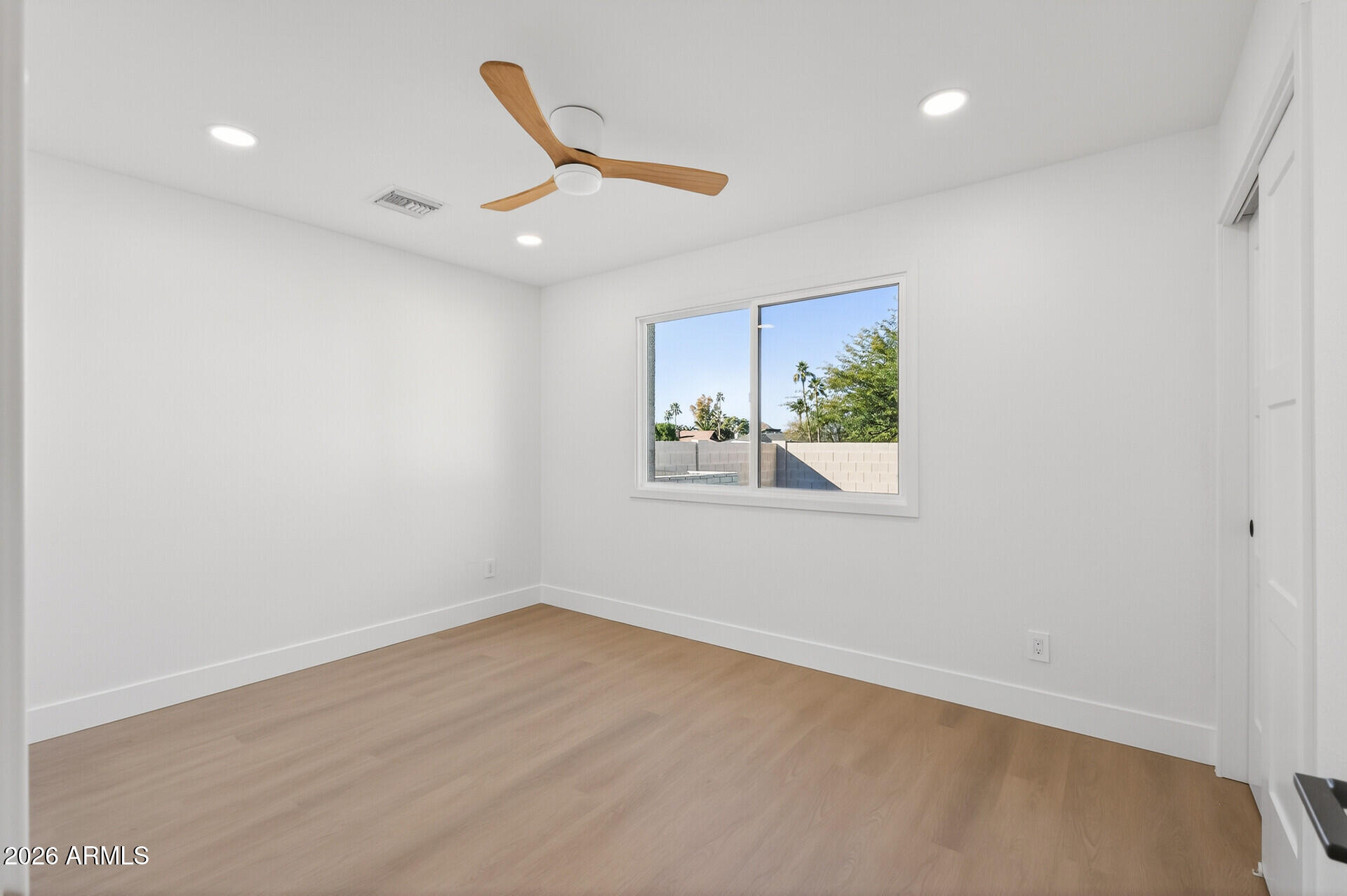 3402 E MERCER Lane