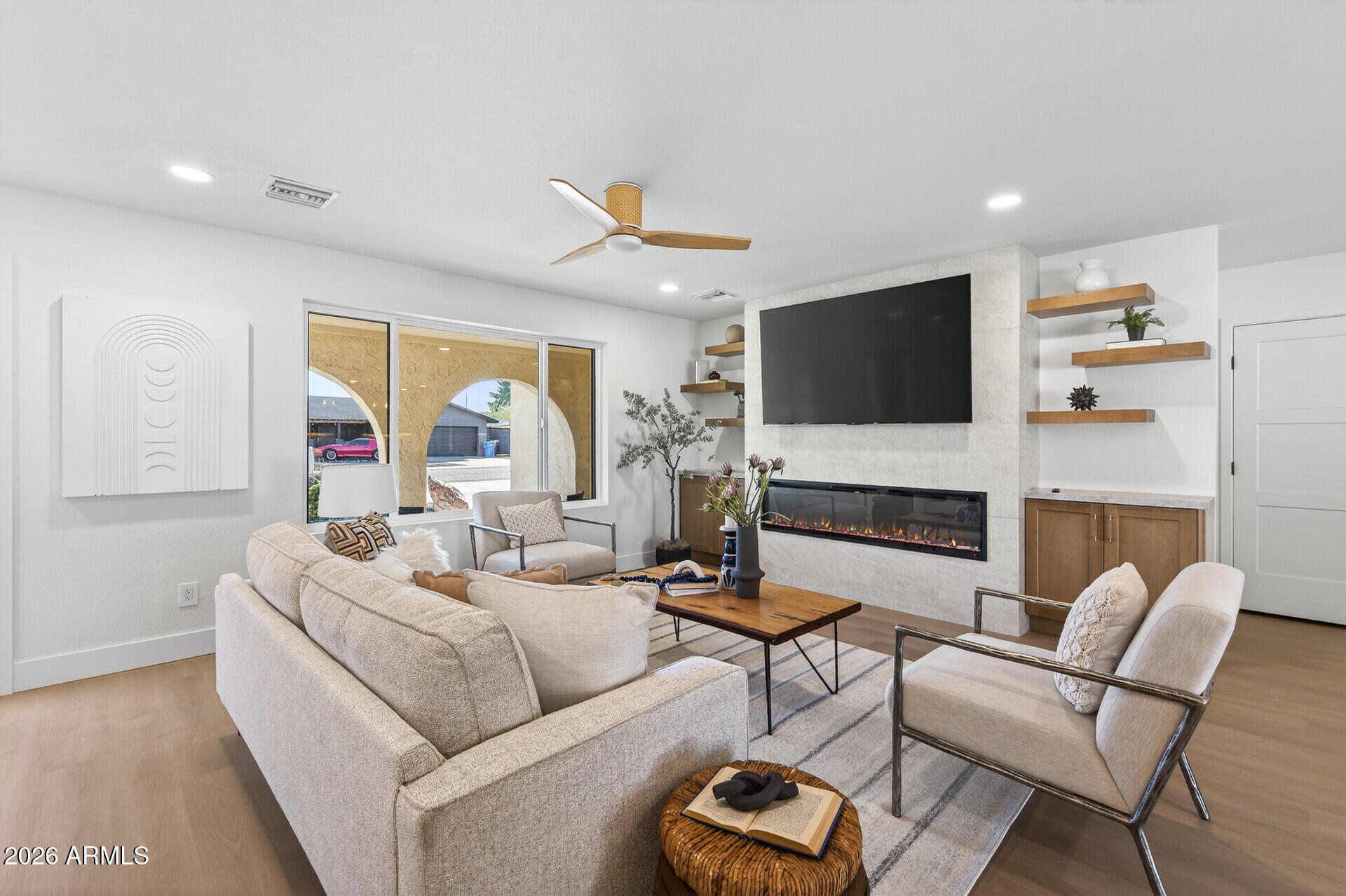 3402 E MERCER Lane