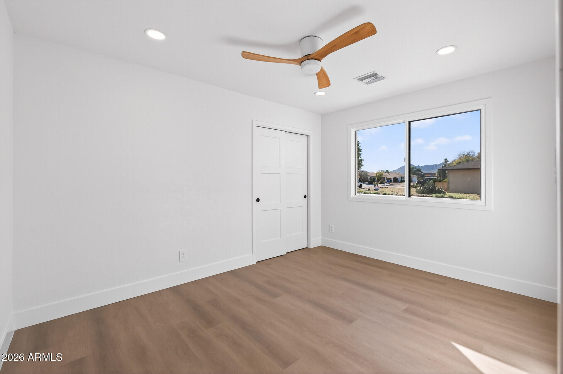 3402 E MERCER Lane