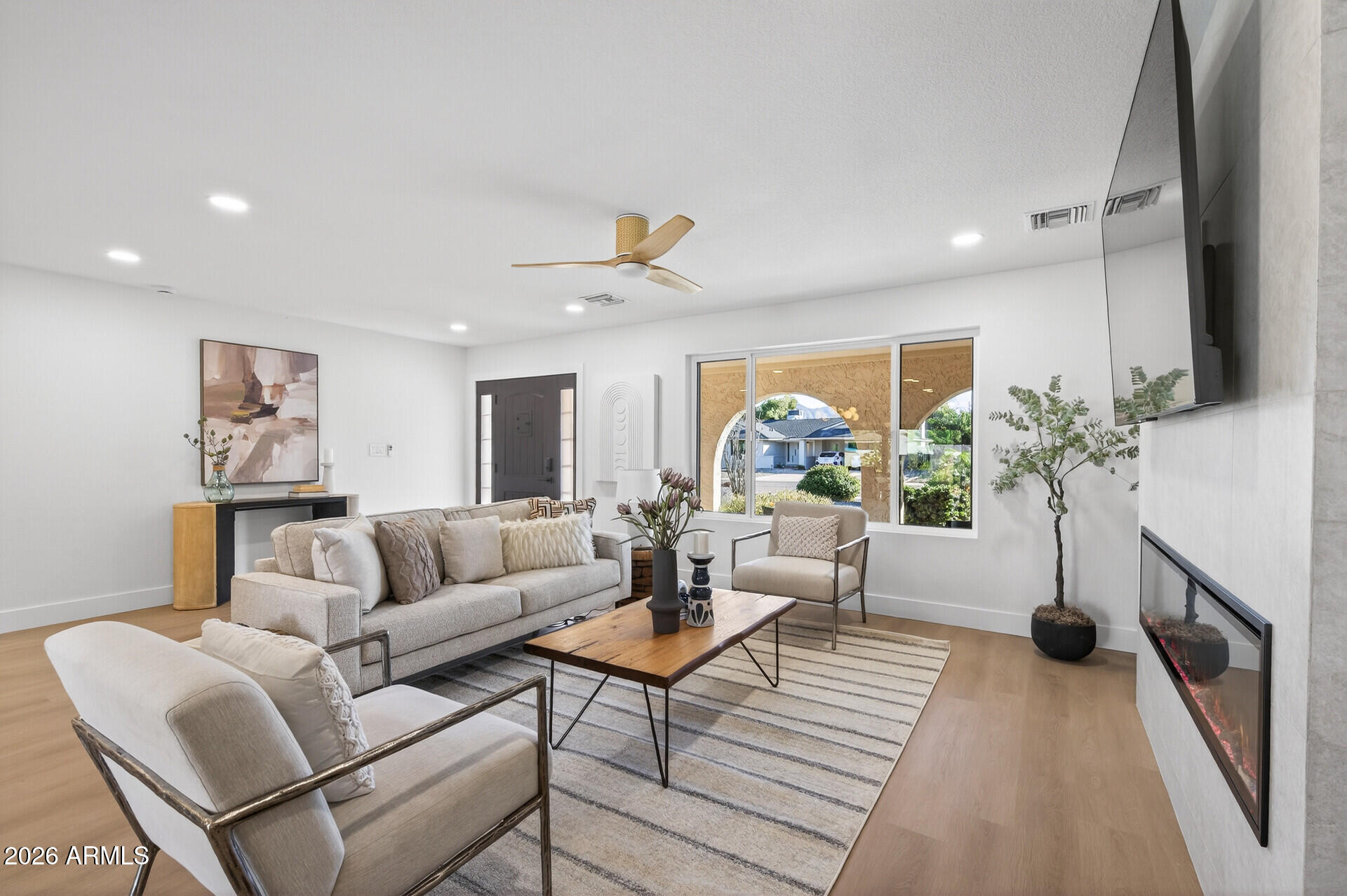 3402 E MERCER Lane