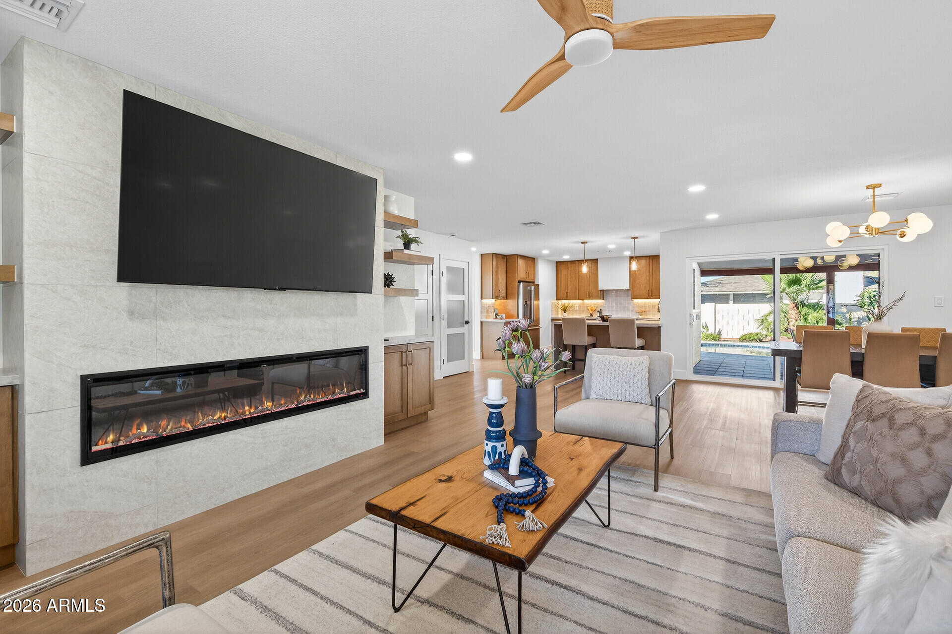 3402 E MERCER Lane