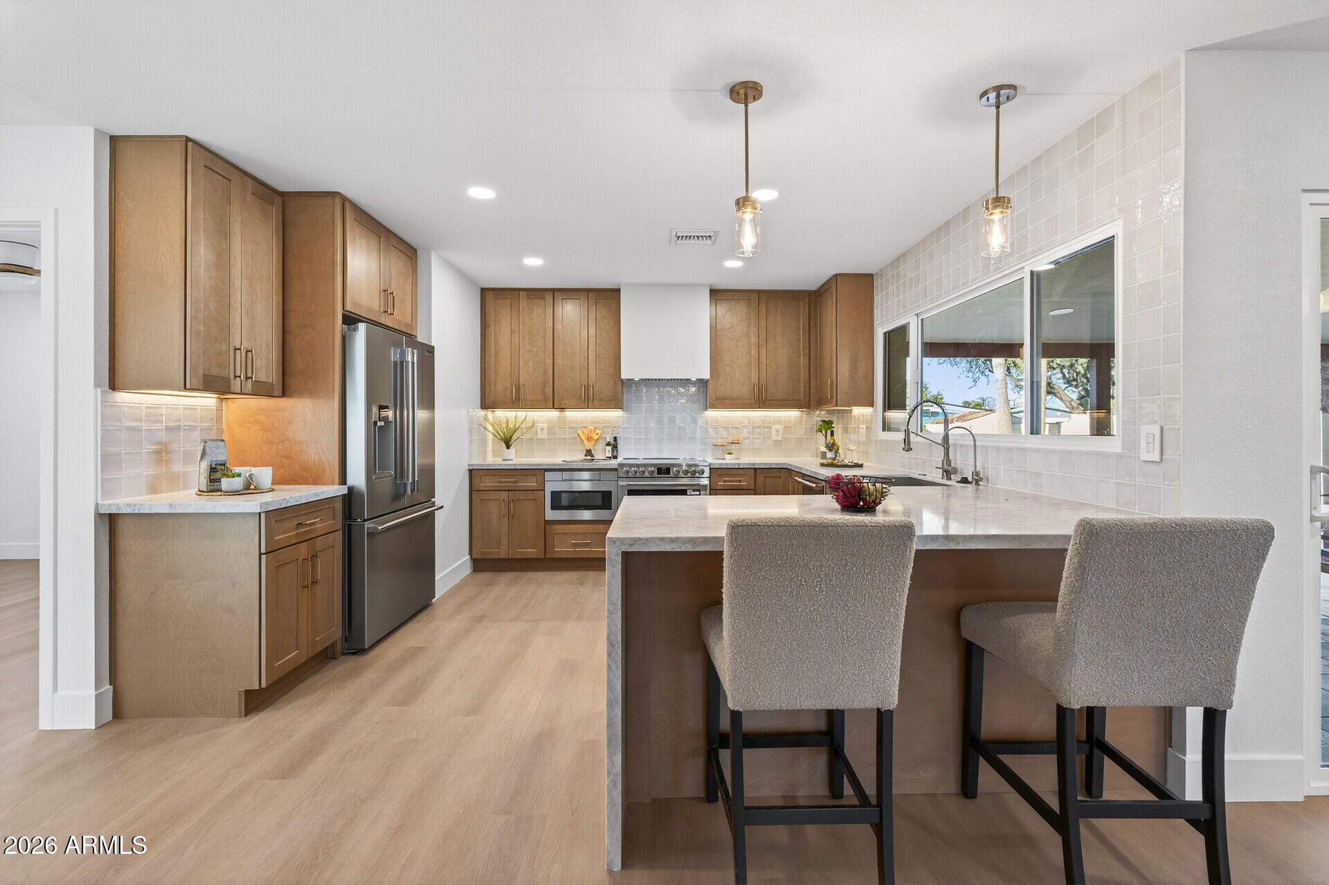3402 E MERCER Lane