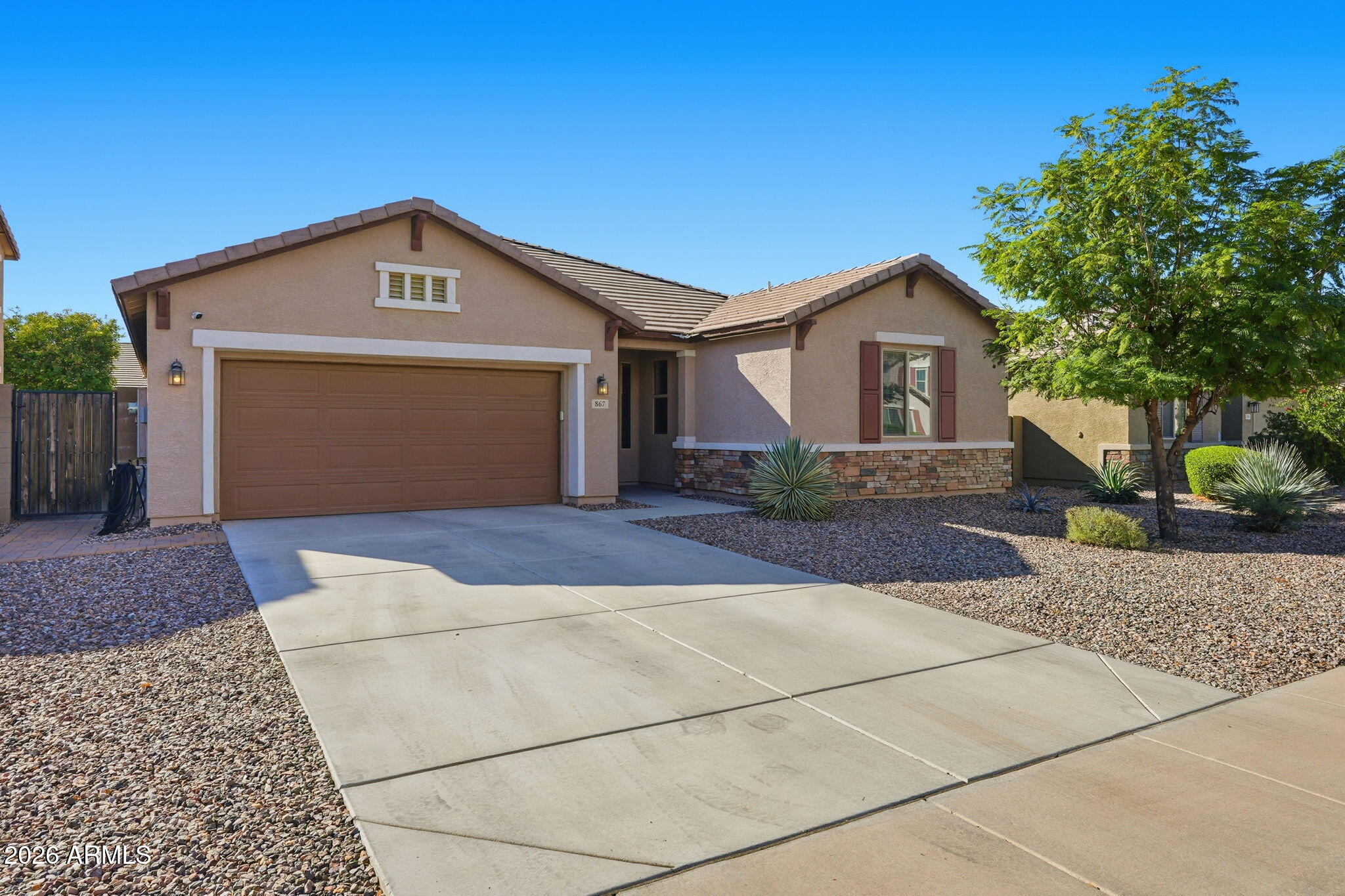 867 W DESERT GLEN Drive