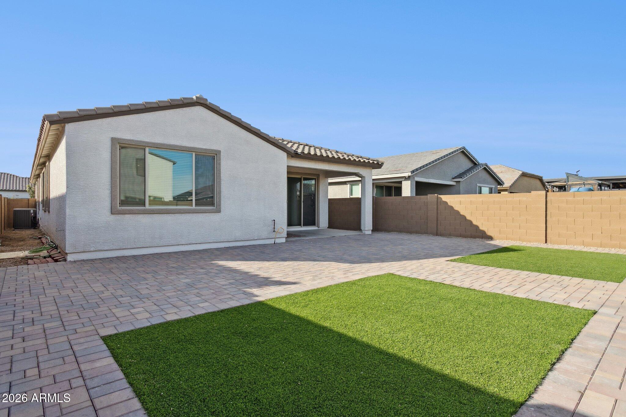 2566 W Huntington Drive