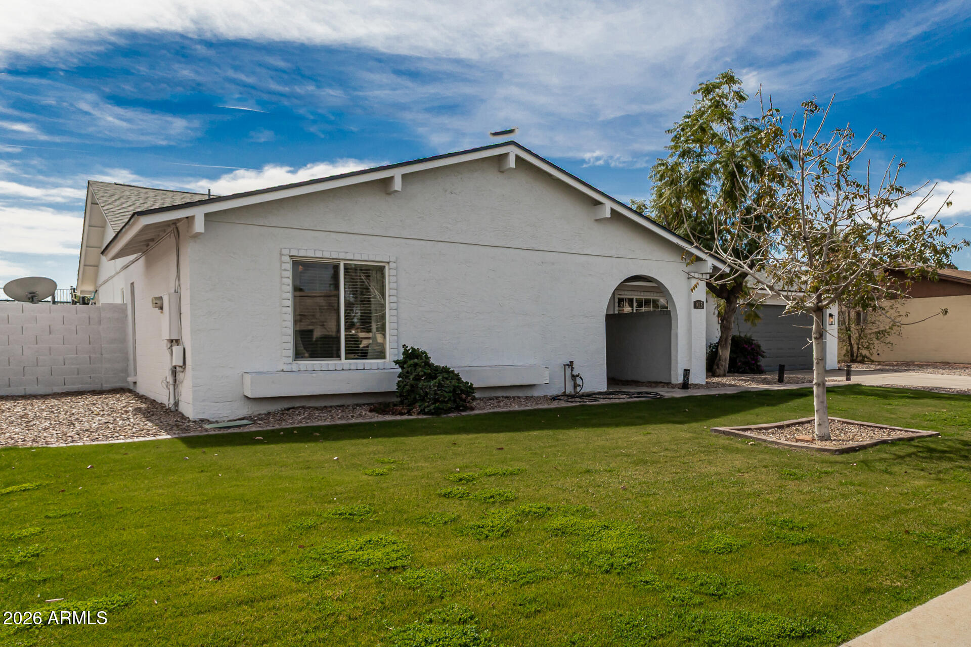 913 W SUMMIT Place