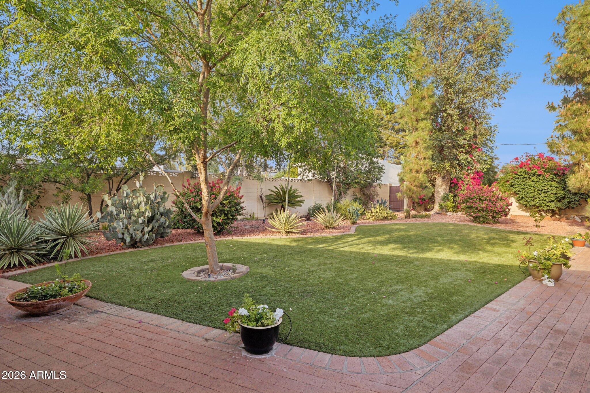 2038 E SOLANO Drive