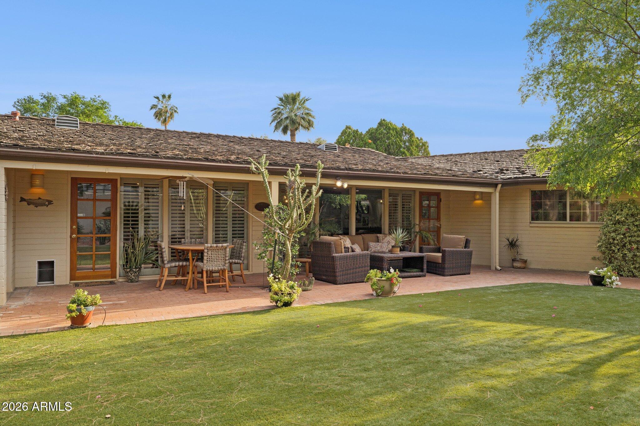 2038 E SOLANO Drive