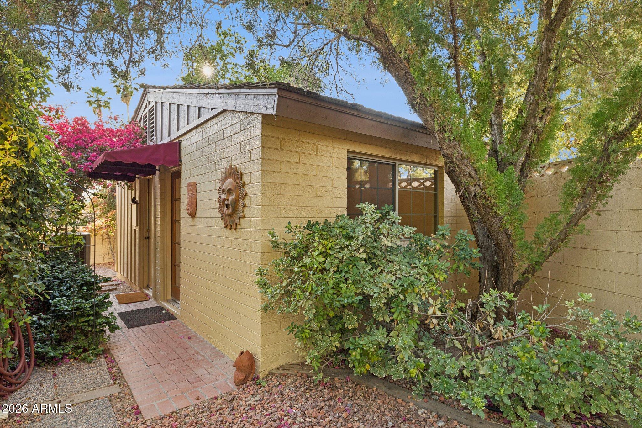 2038 E SOLANO Drive