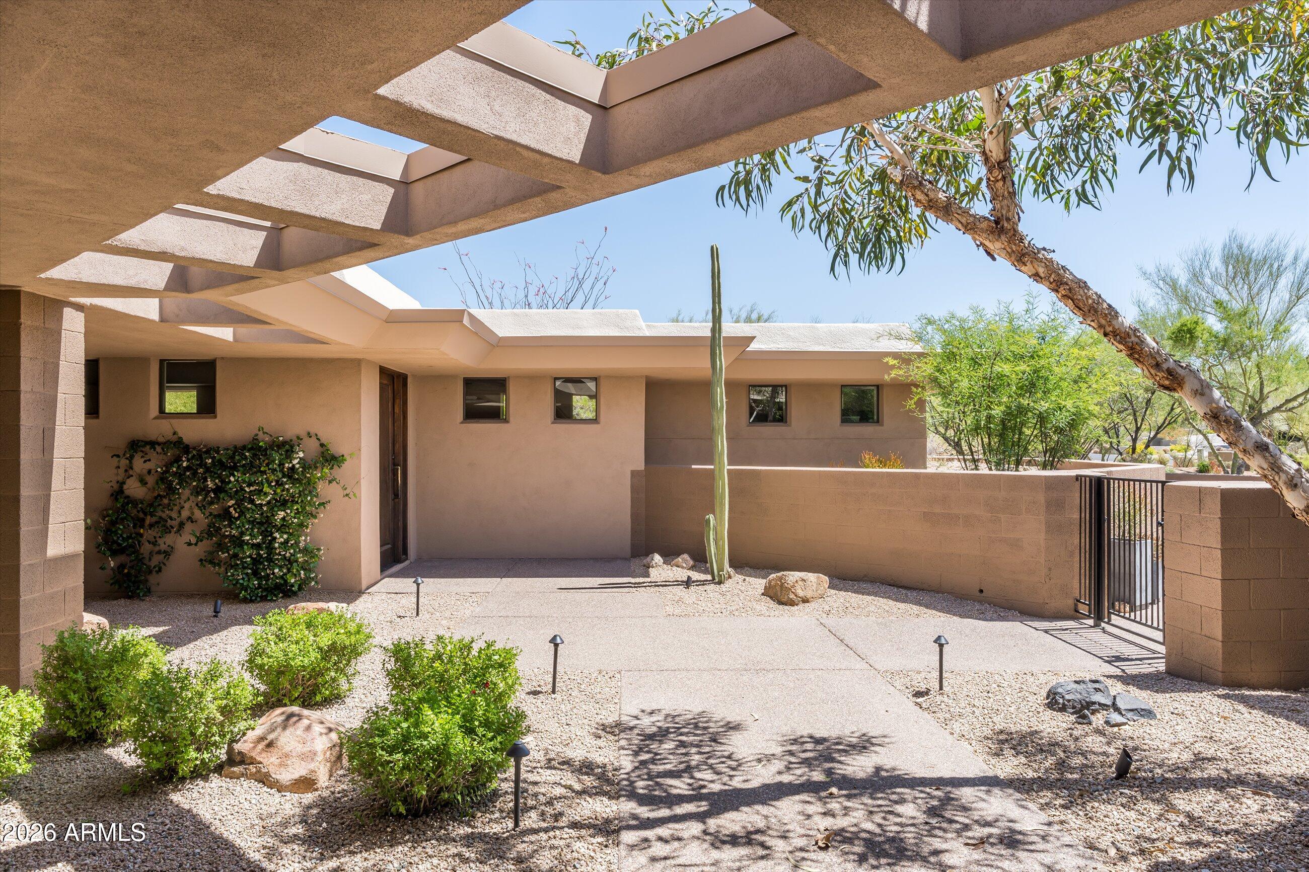 9216 E SKY LINE Drive