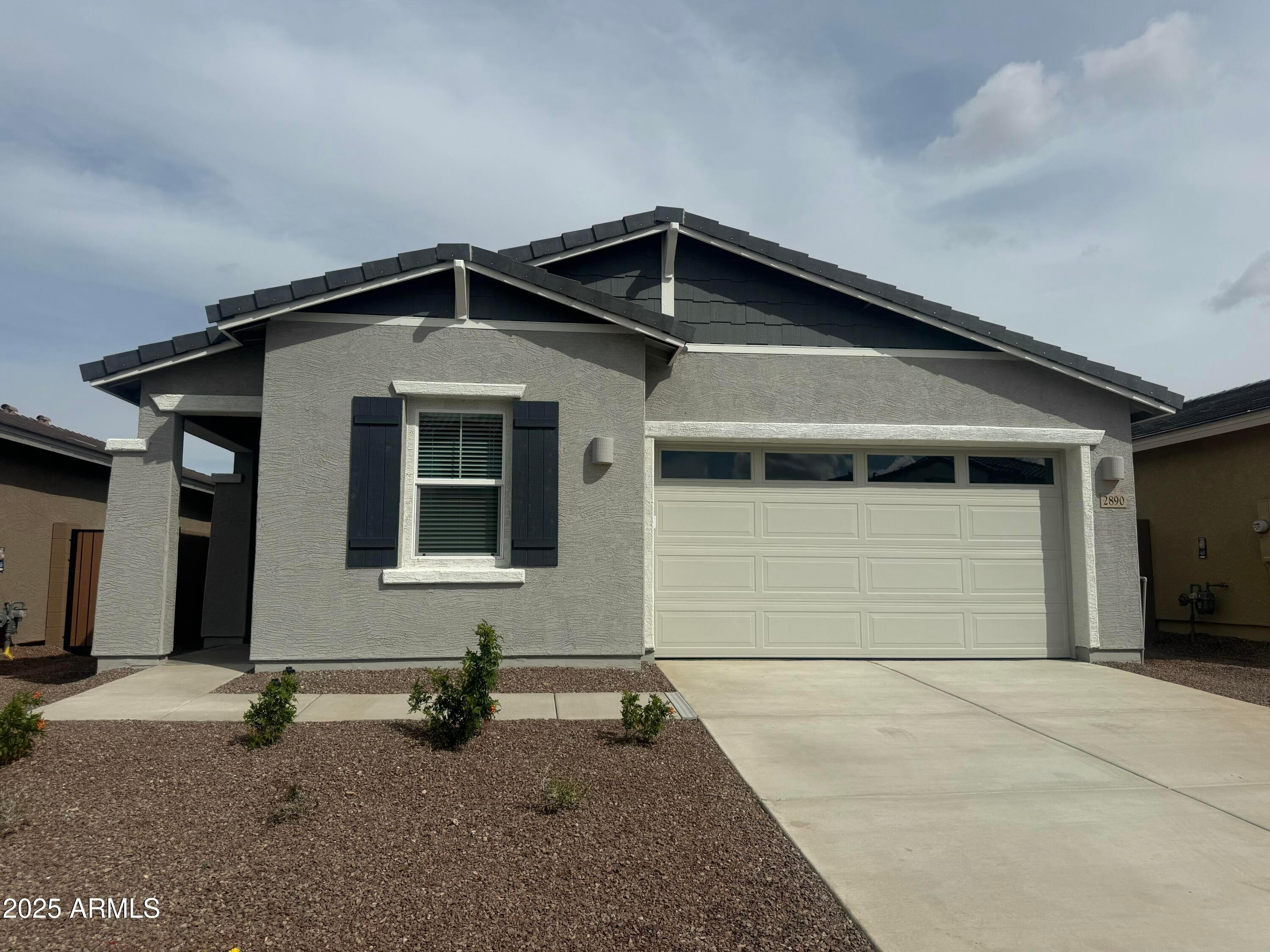 2890 E Frontiersman Lane