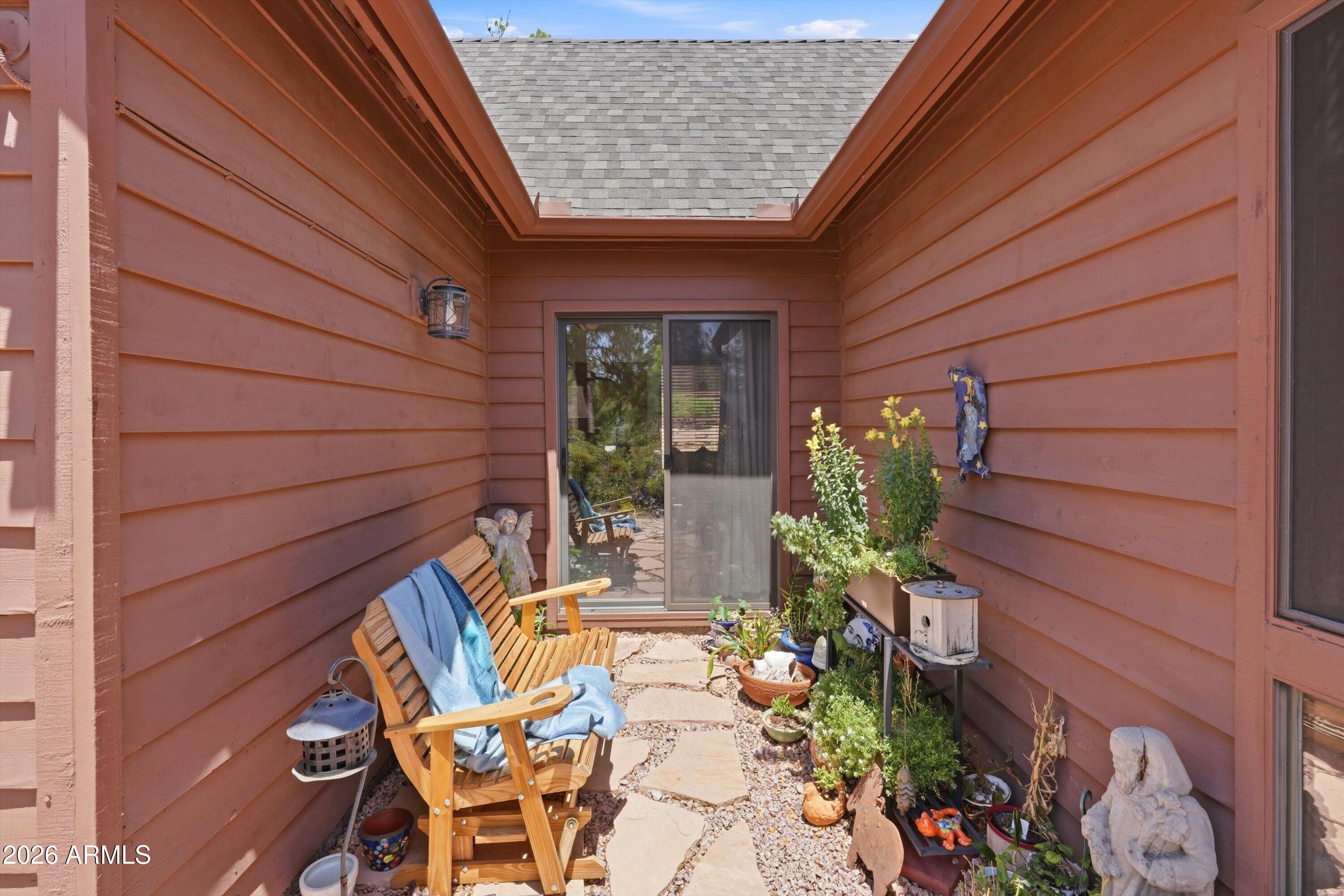 2503 E ELK RUN Court
