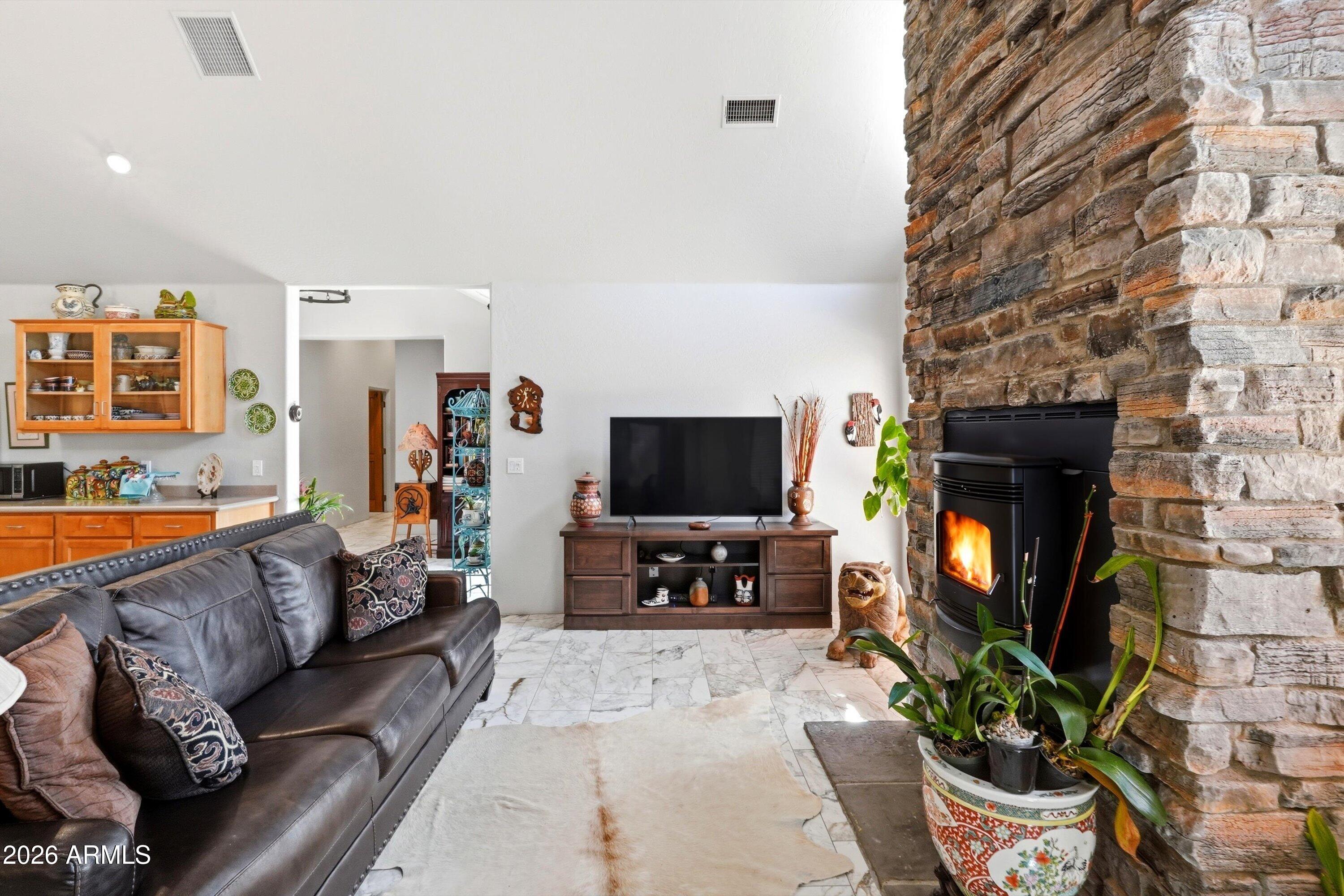 2503 E ELK RUN Court