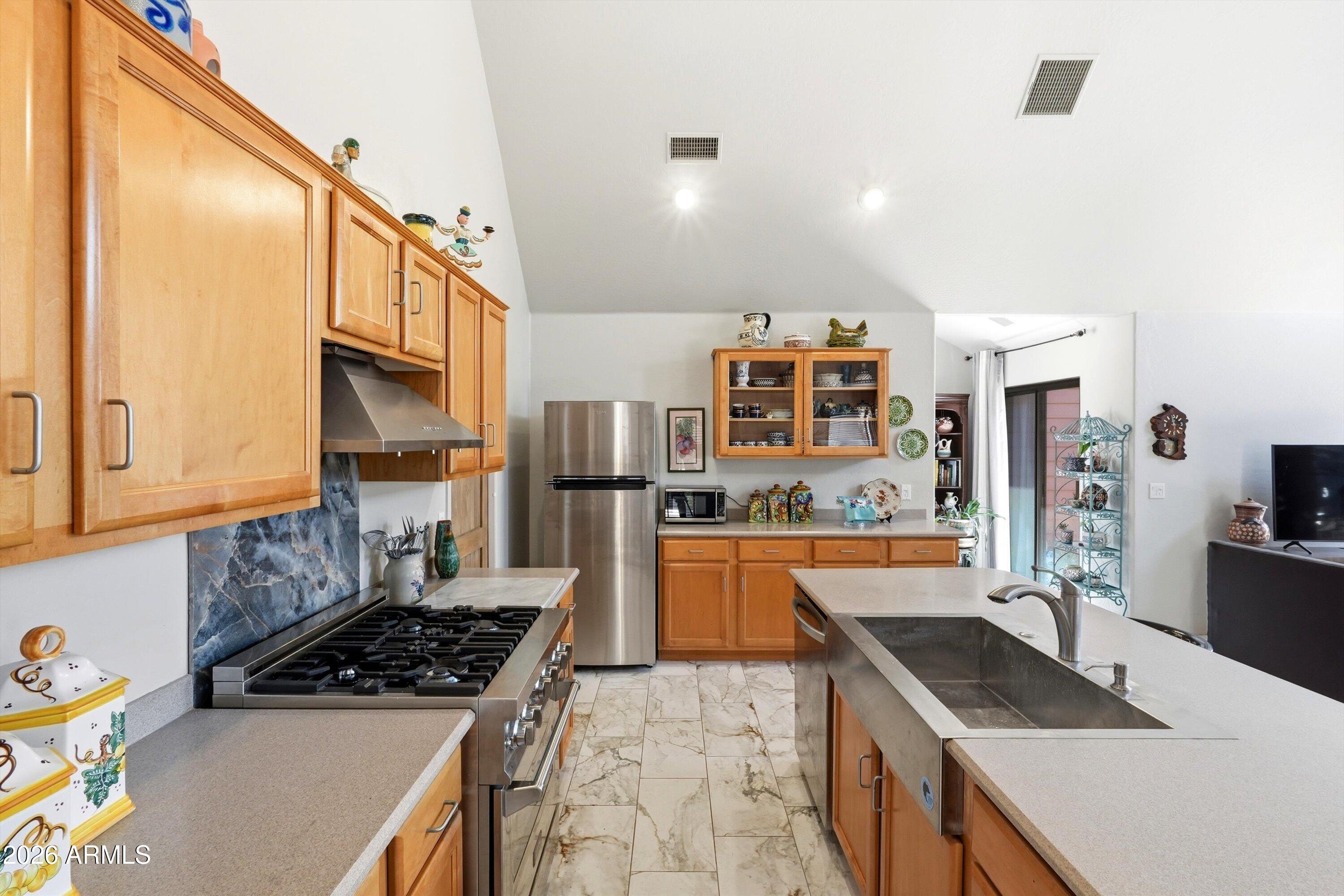 2503 E ELK RUN Court