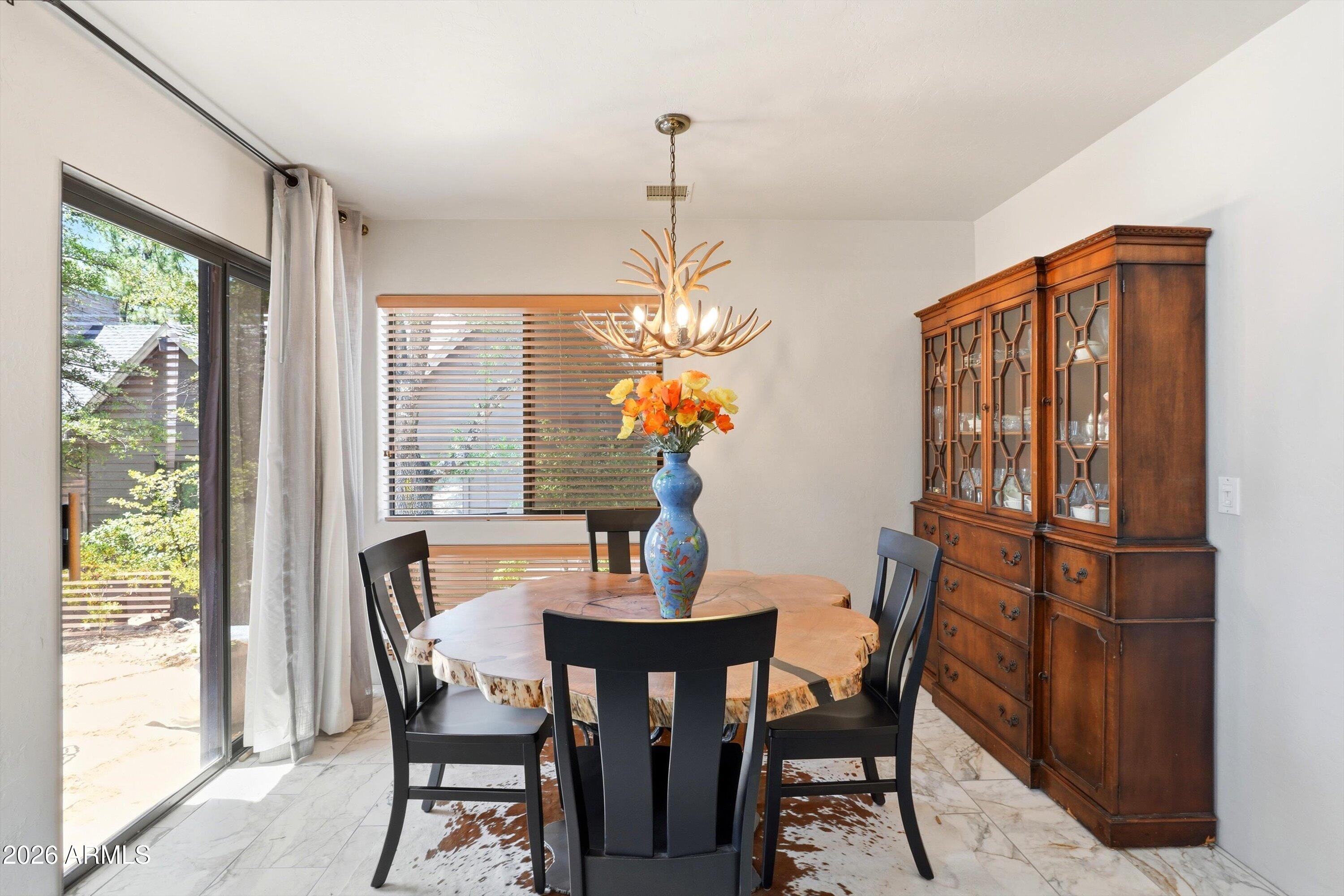 2503 E ELK RUN Court