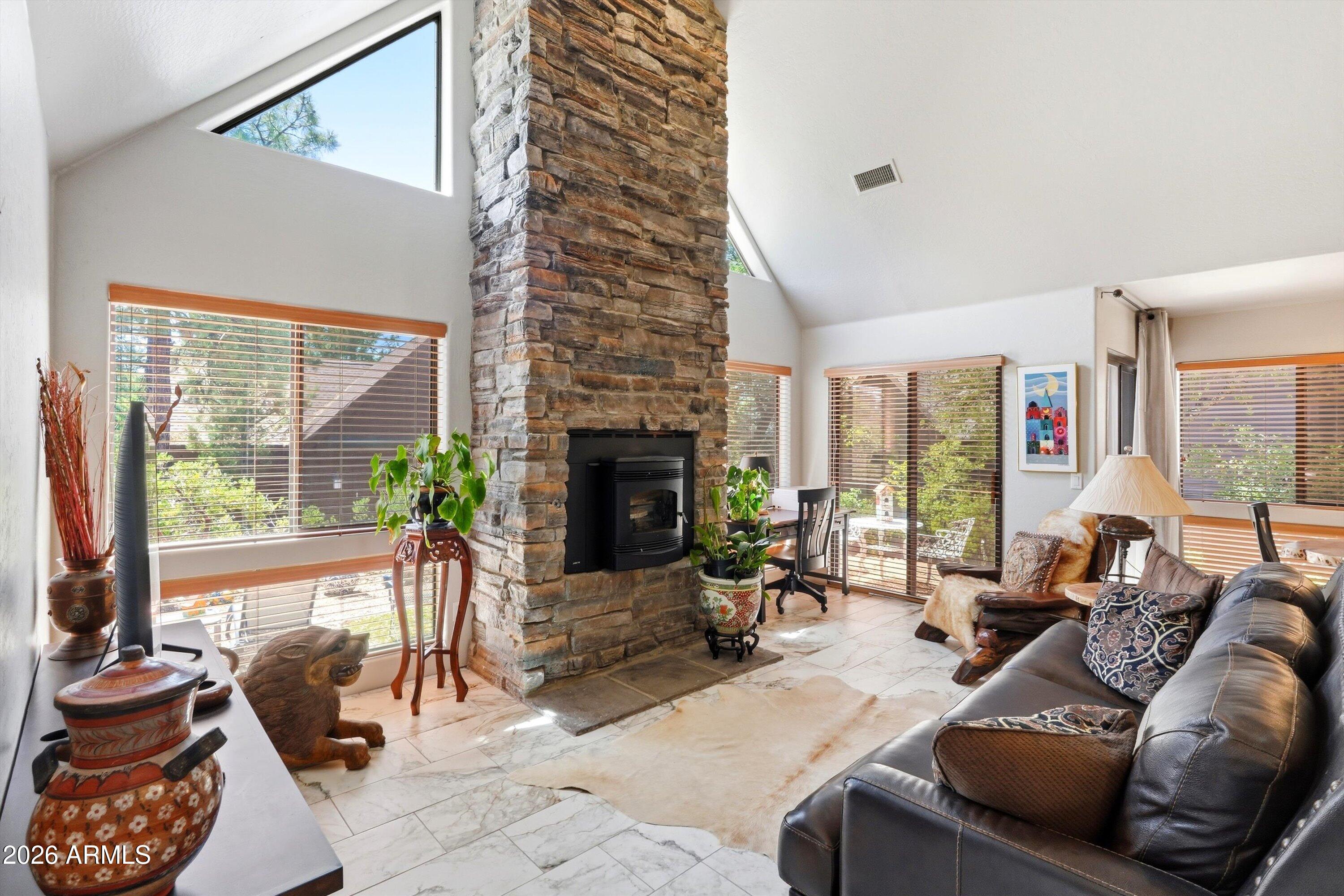 2503 E ELK RUN Court