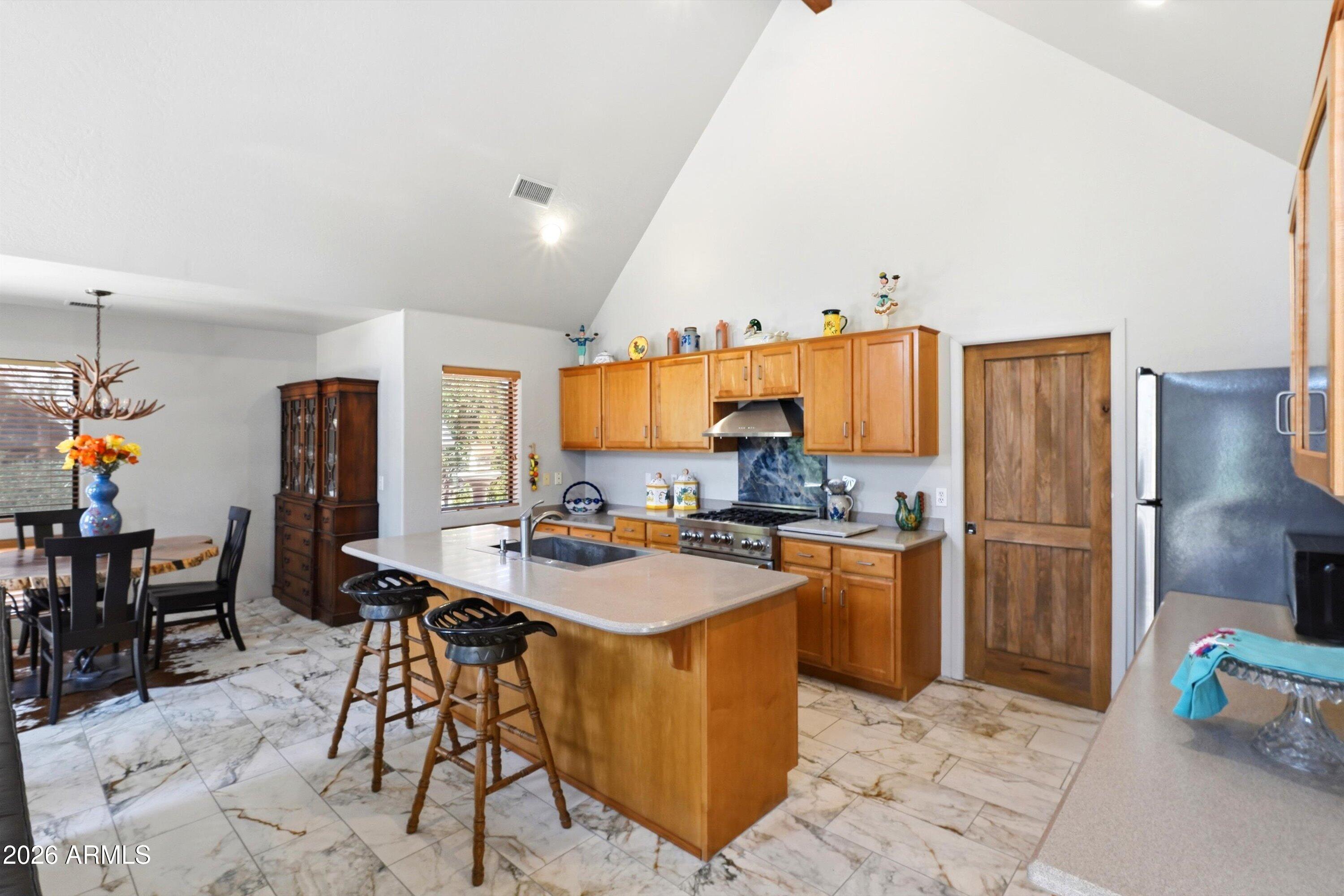 2503 E ELK RUN Court
