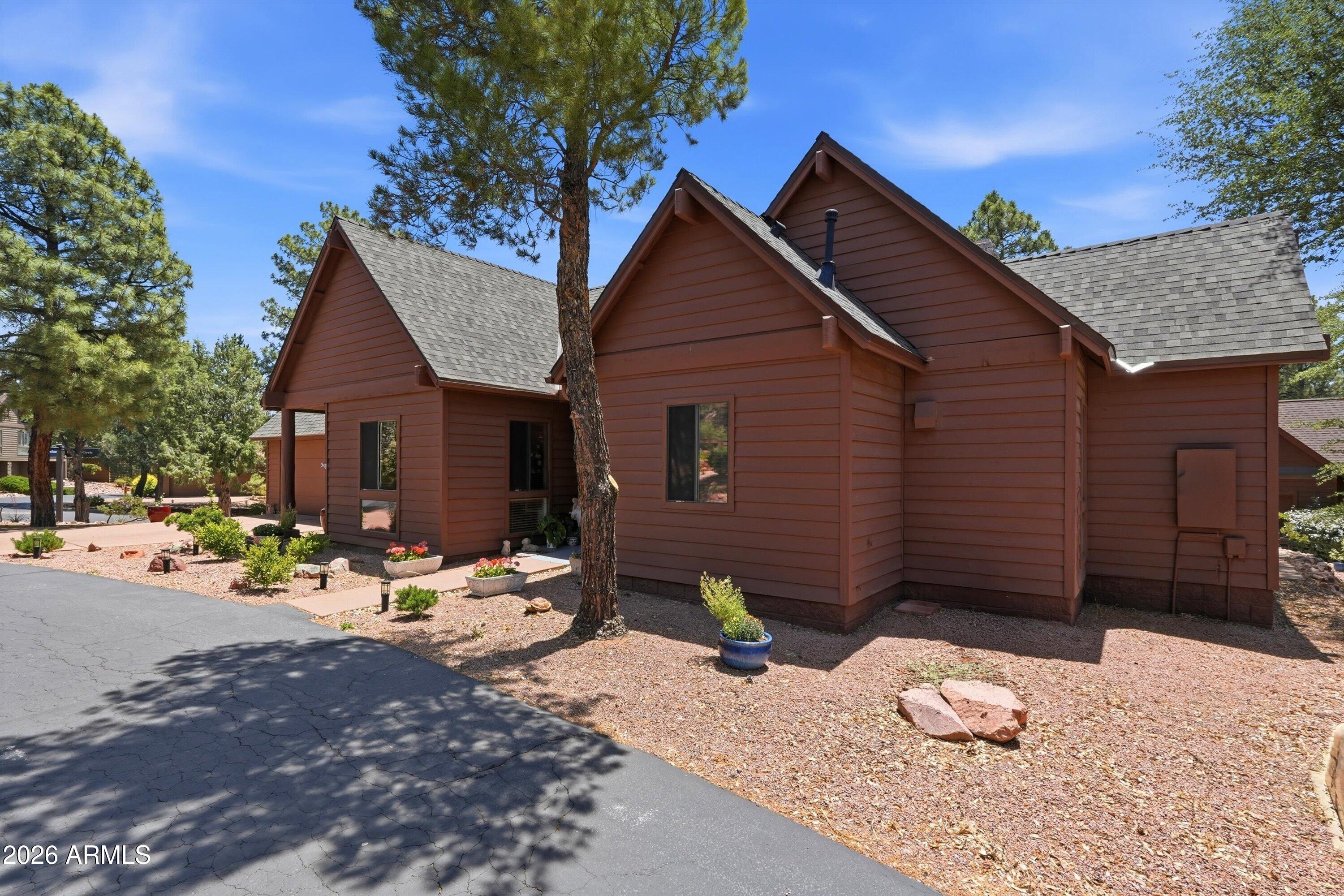 2503 E ELK RUN Court