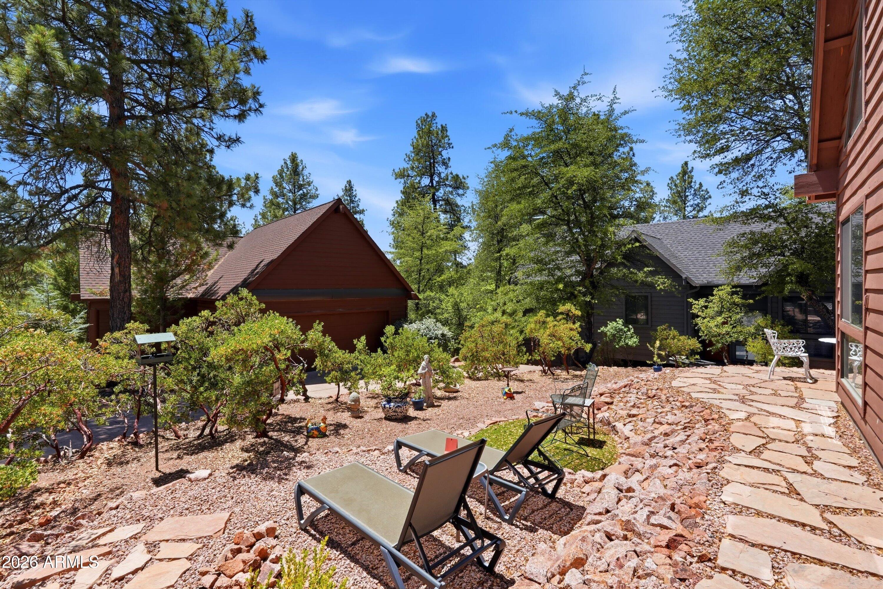 2503 E ELK RUN Court