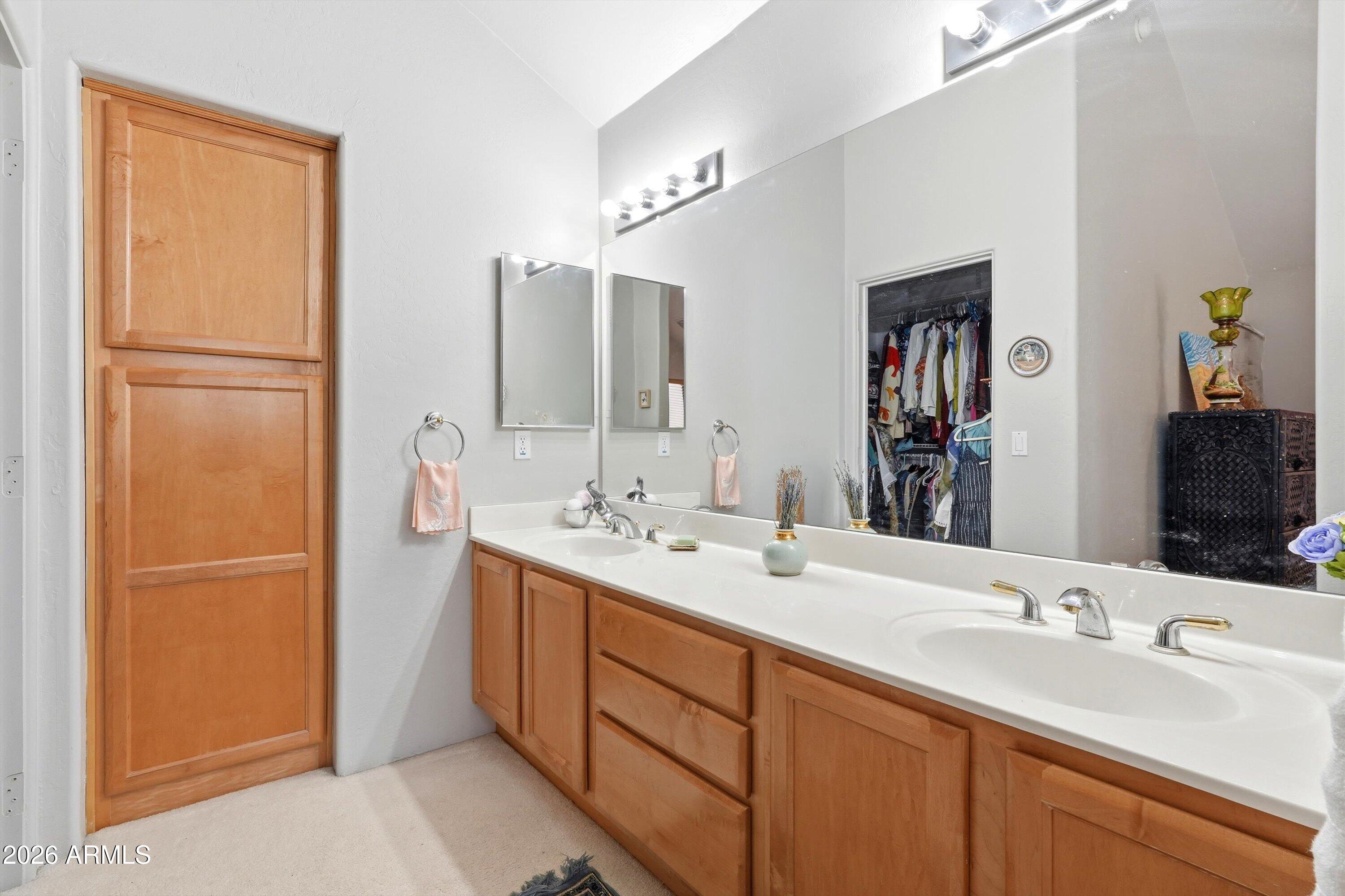 2503 E ELK RUN Court