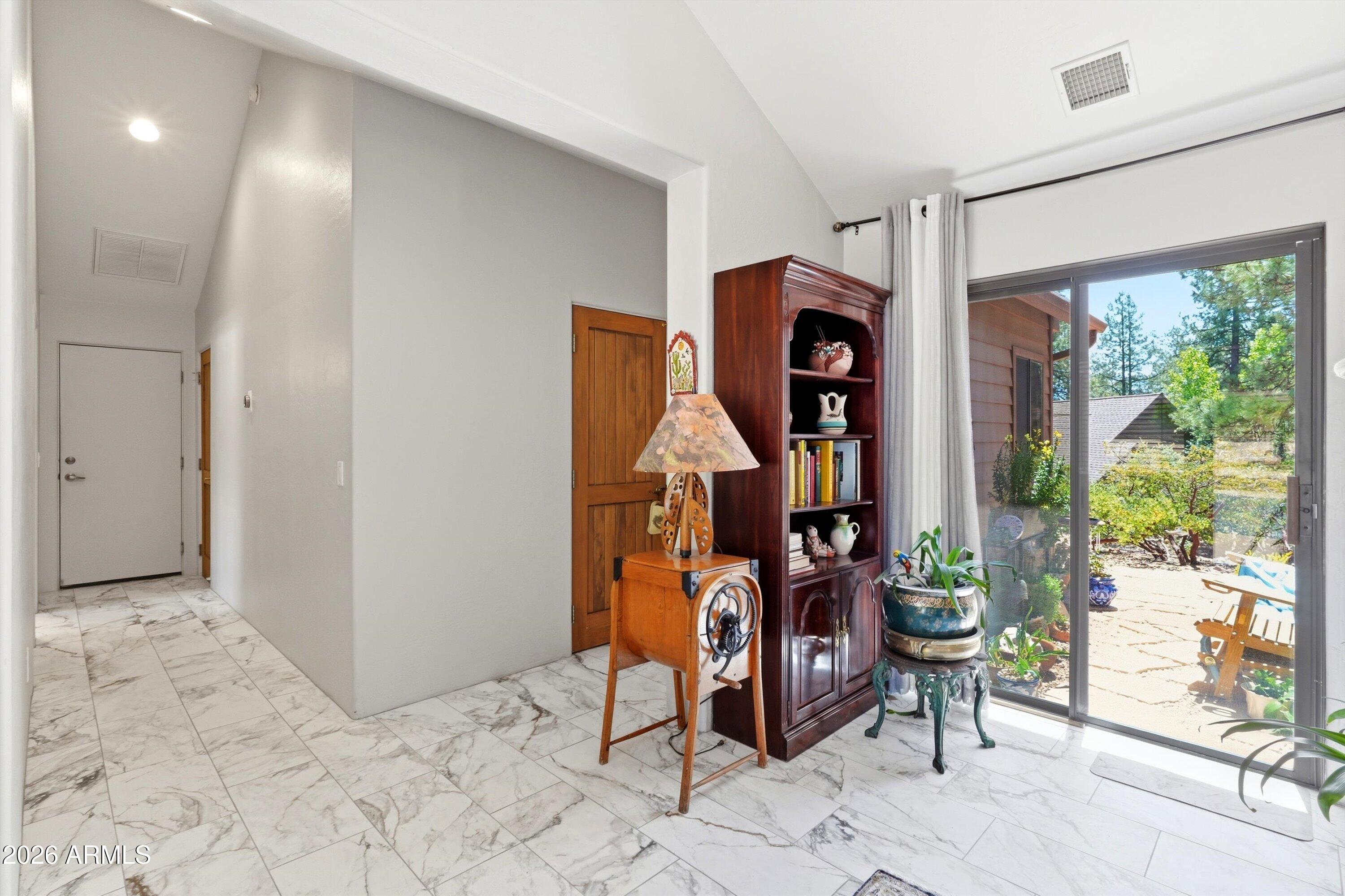 2503 E ELK RUN Court