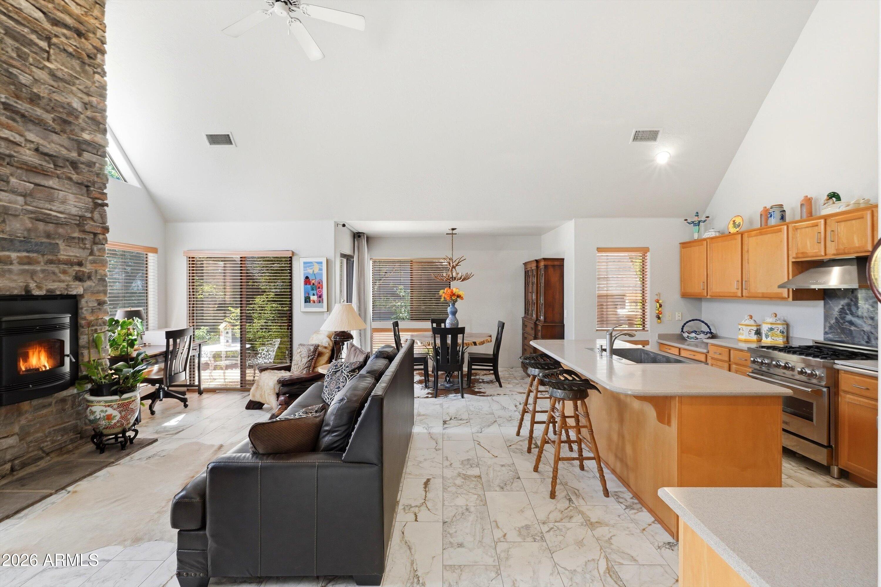 2503 E ELK RUN Court