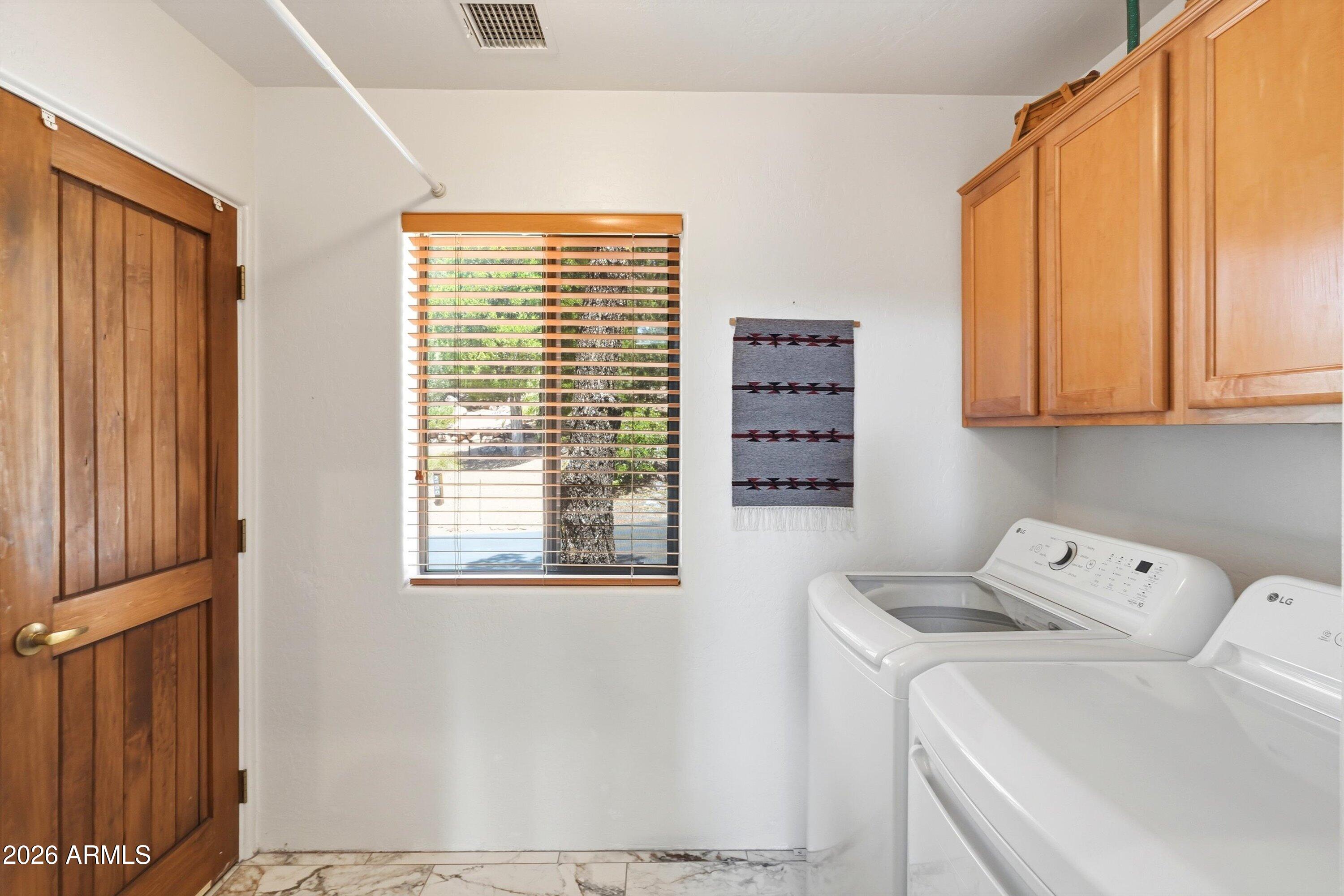 2503 E ELK RUN Court