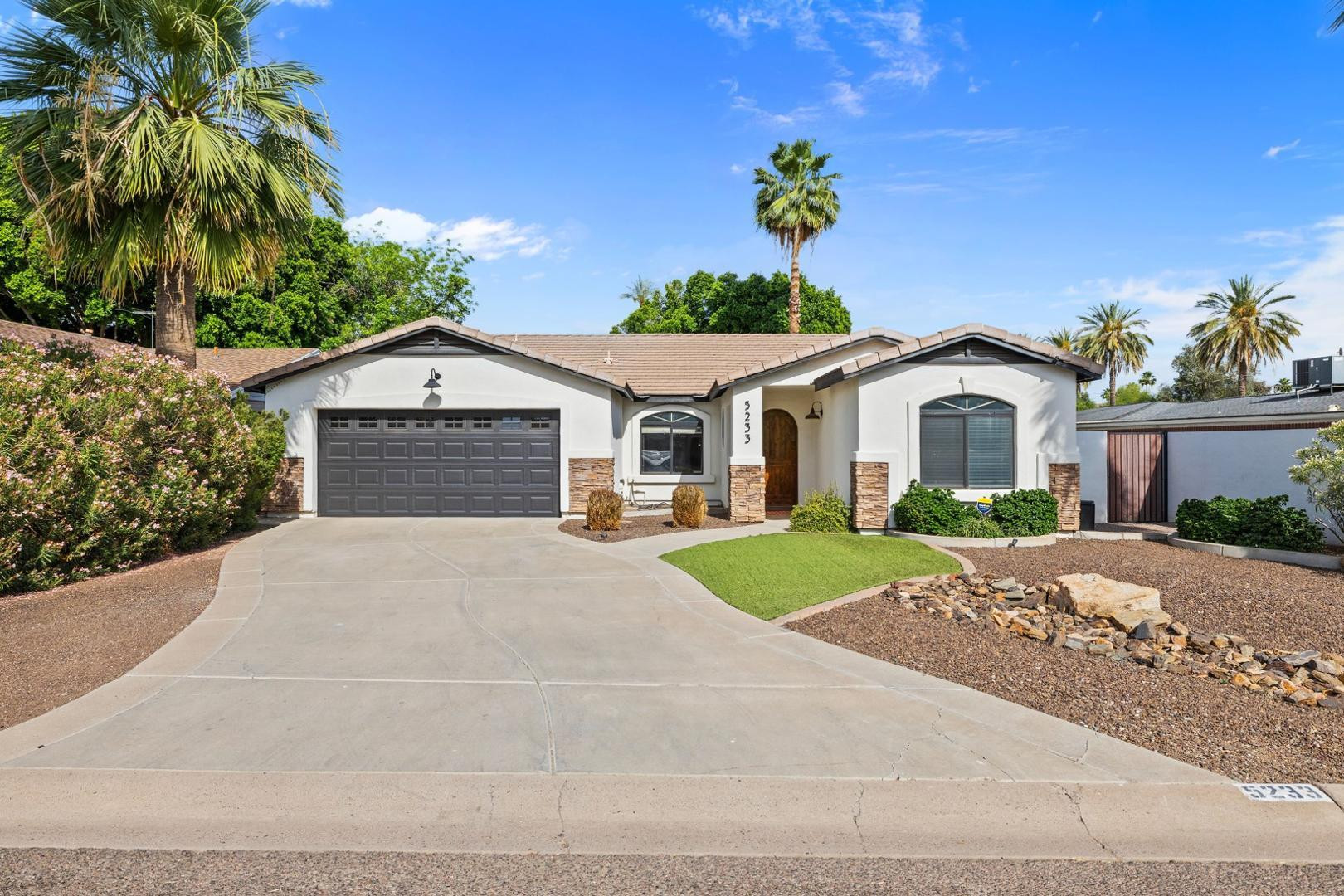 5233 N 15TH Street