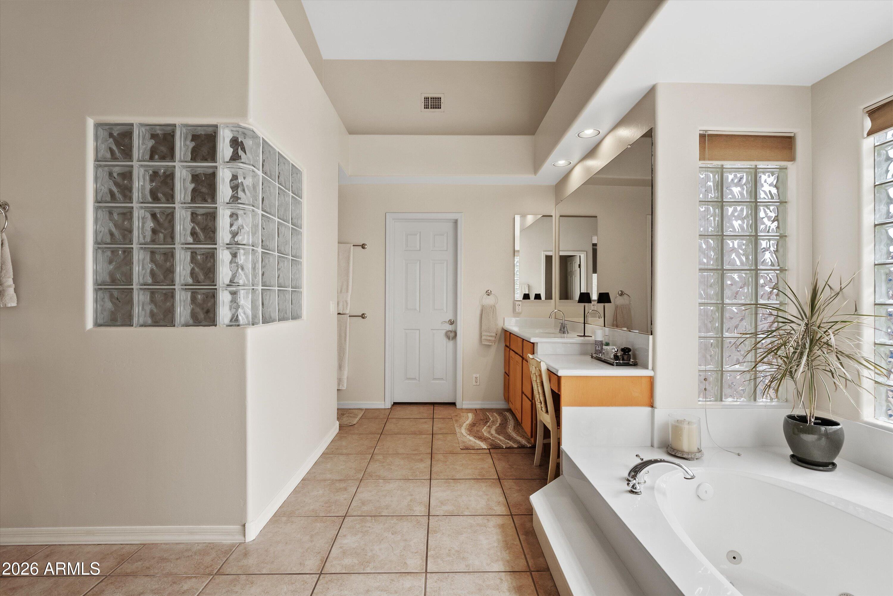 19404 E VIA DEL RANCHO