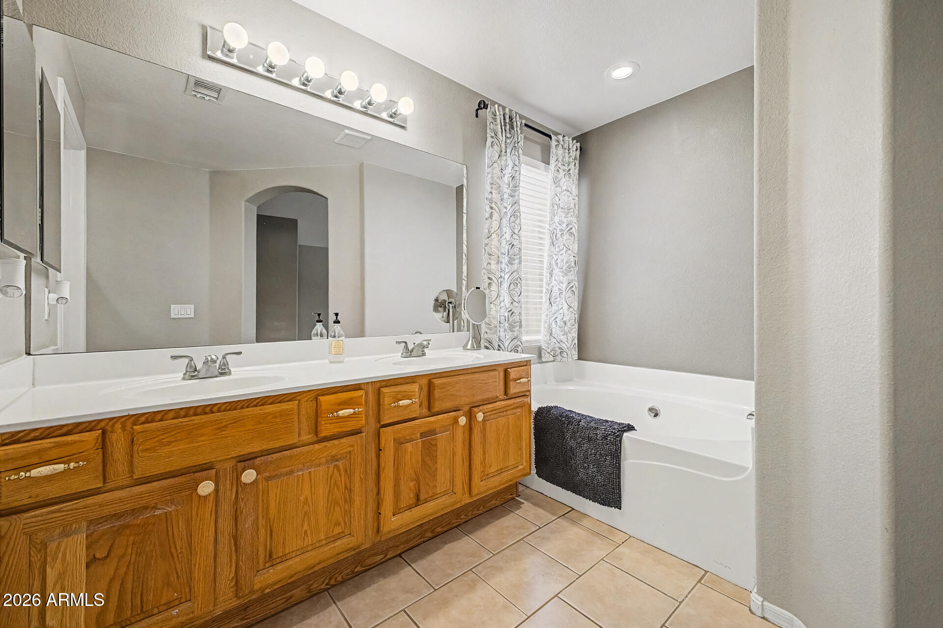 7152 W IRMA Lane