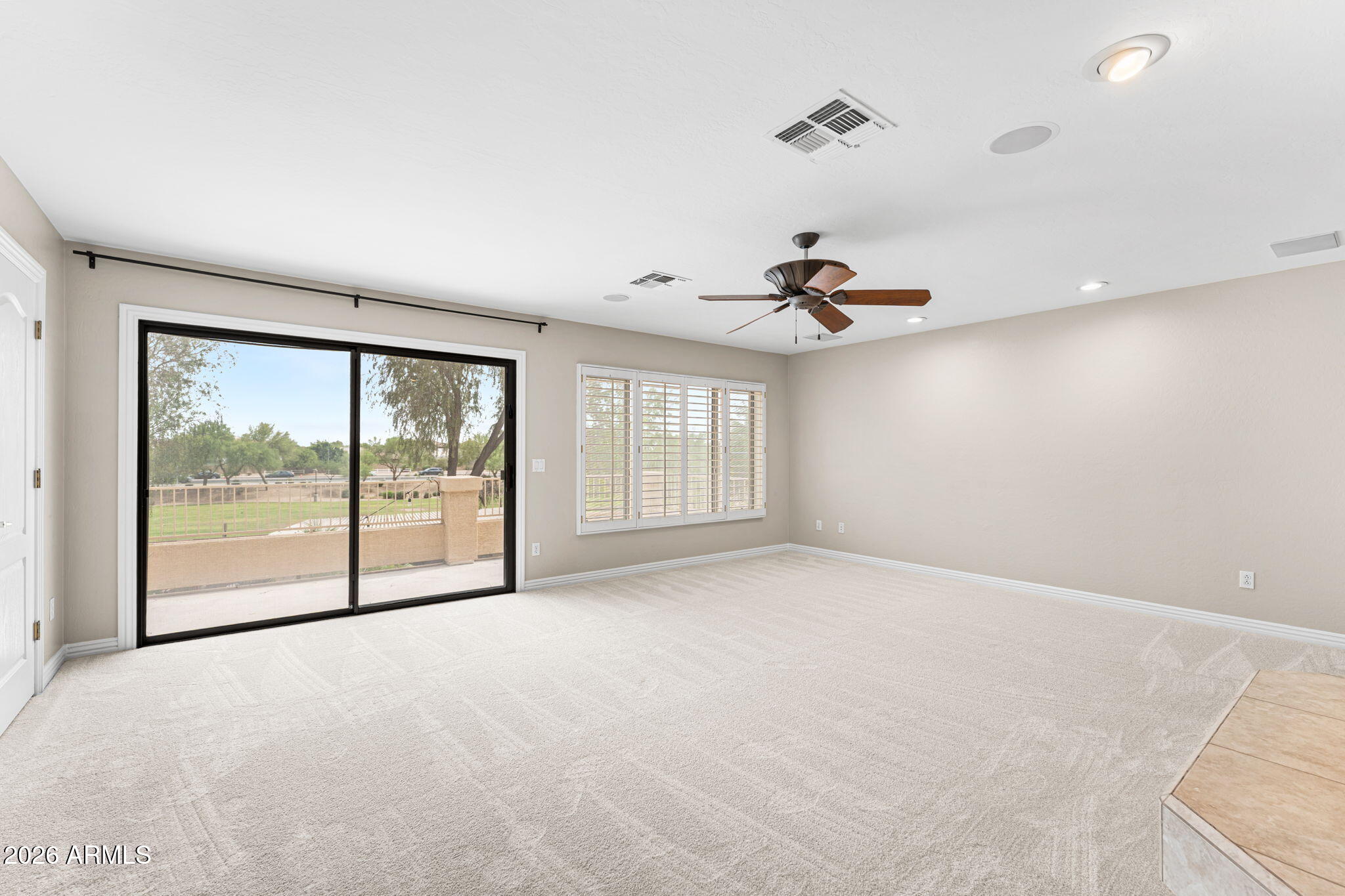 935 E SAN CARLOS Way