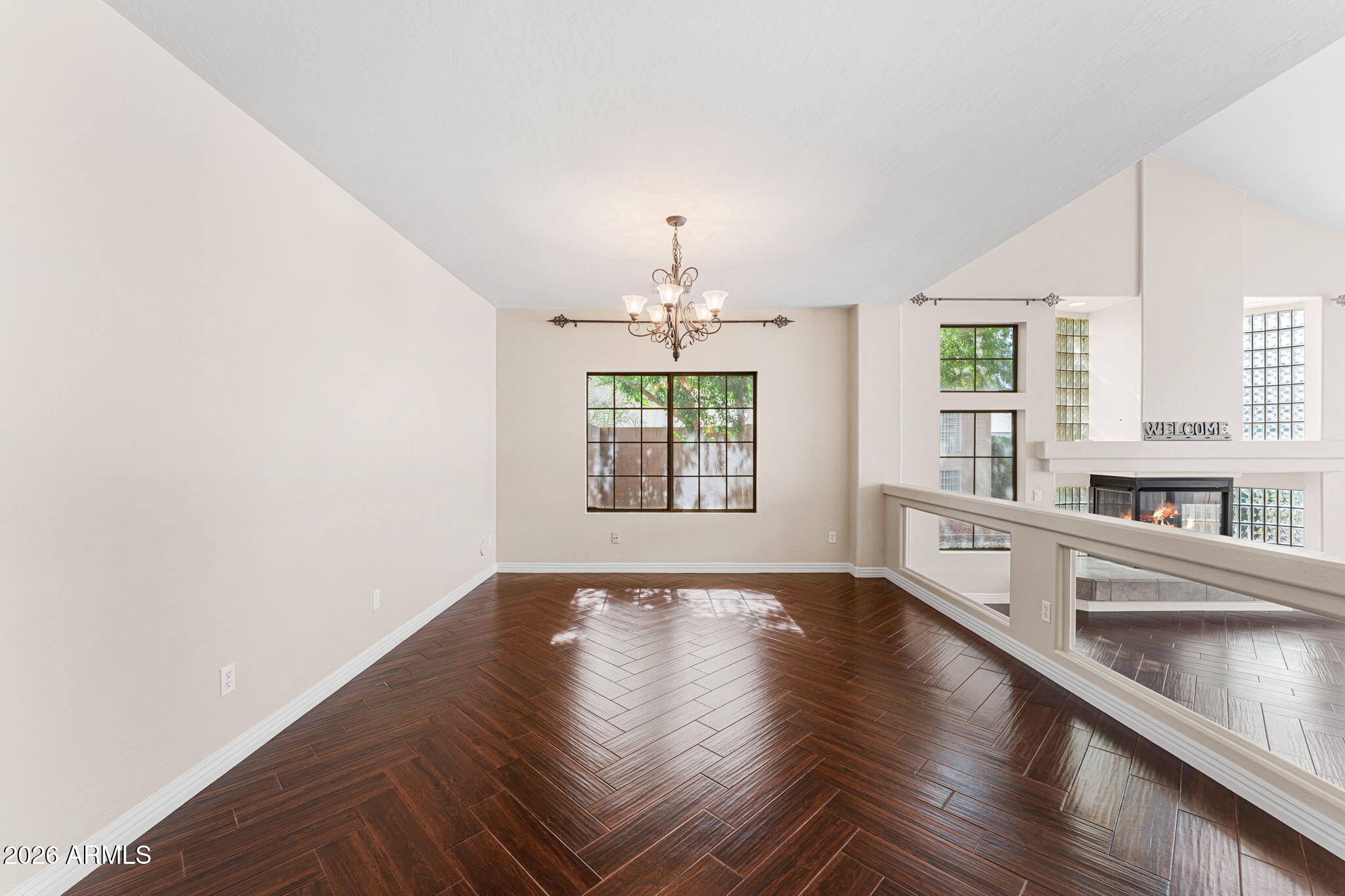 935 E SAN CARLOS Way
