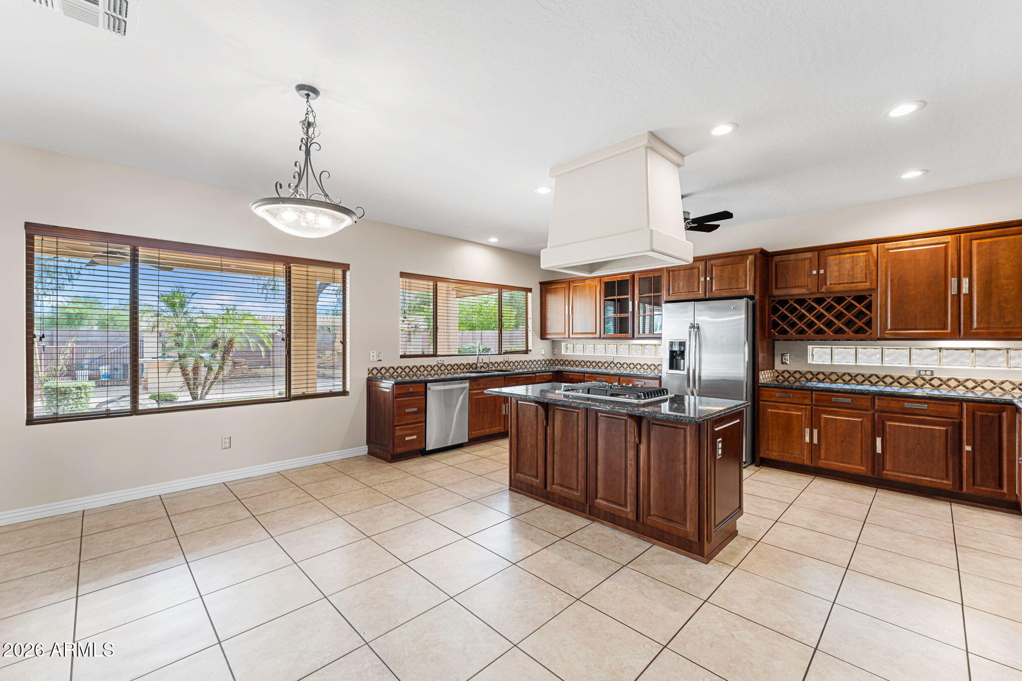 935 E SAN CARLOS Way