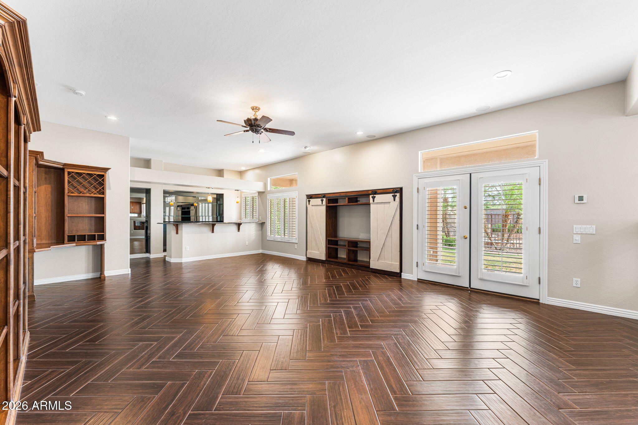 935 E SAN CARLOS Way