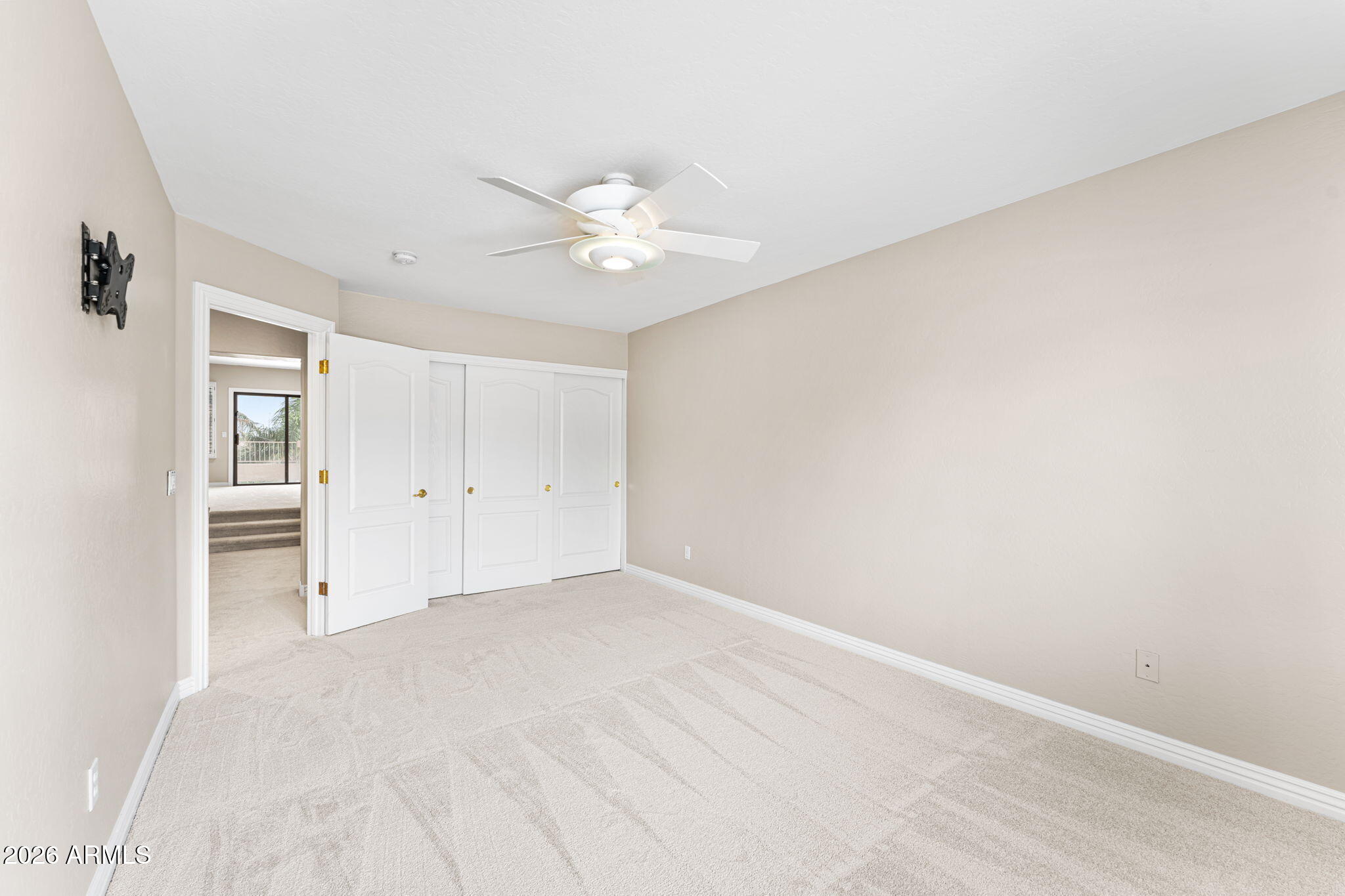 935 E SAN CARLOS Way