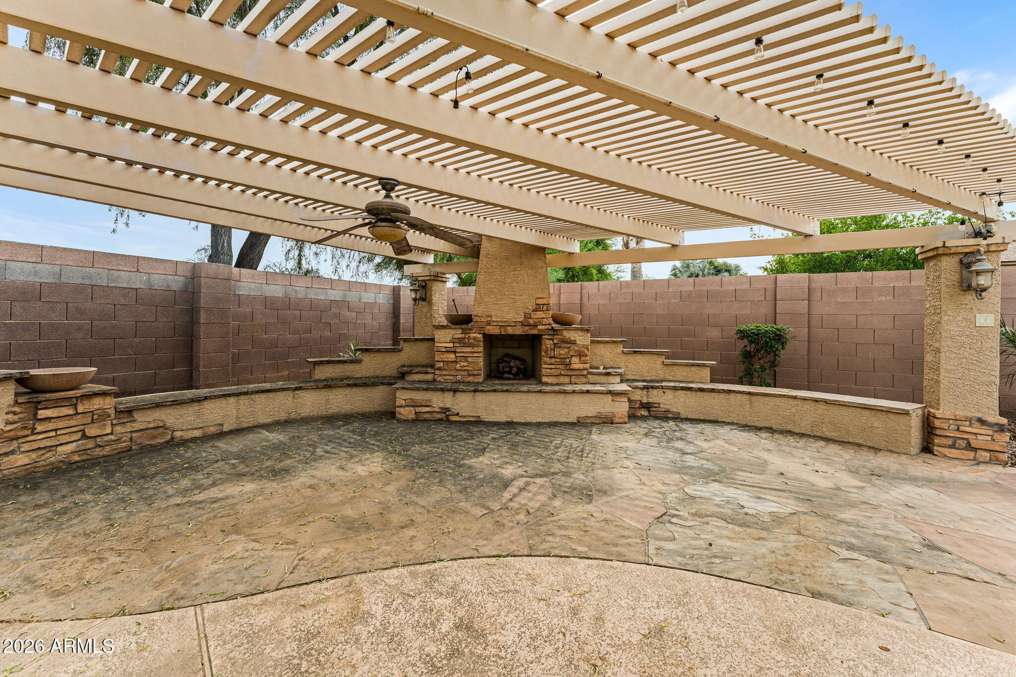 935 E SAN CARLOS Way