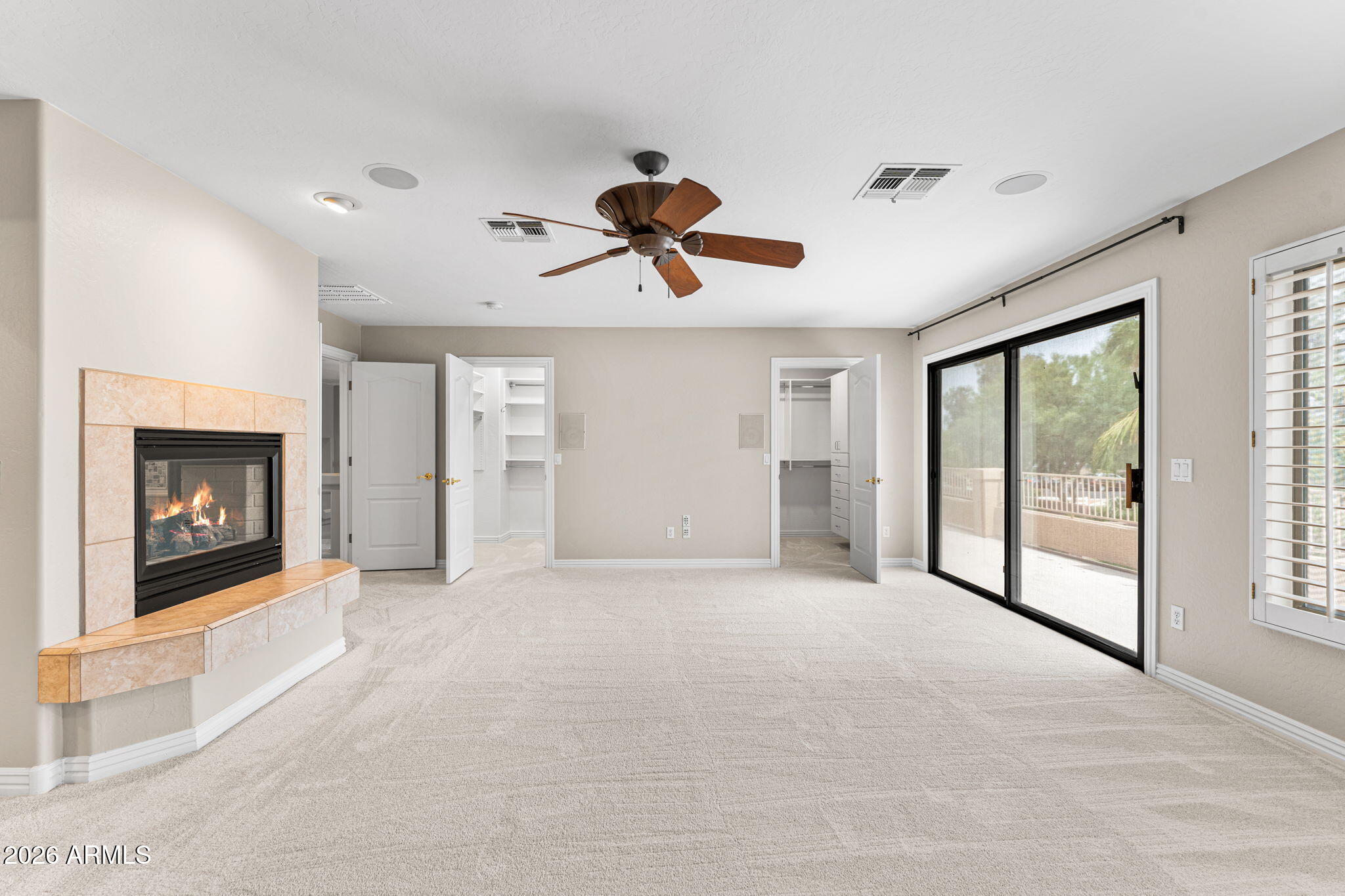 935 E SAN CARLOS Way