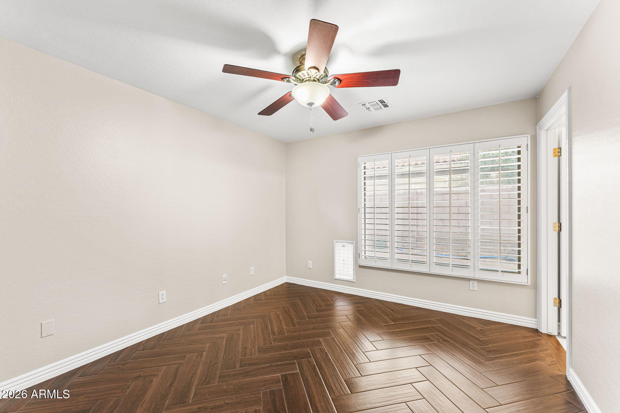 935 E SAN CARLOS Way